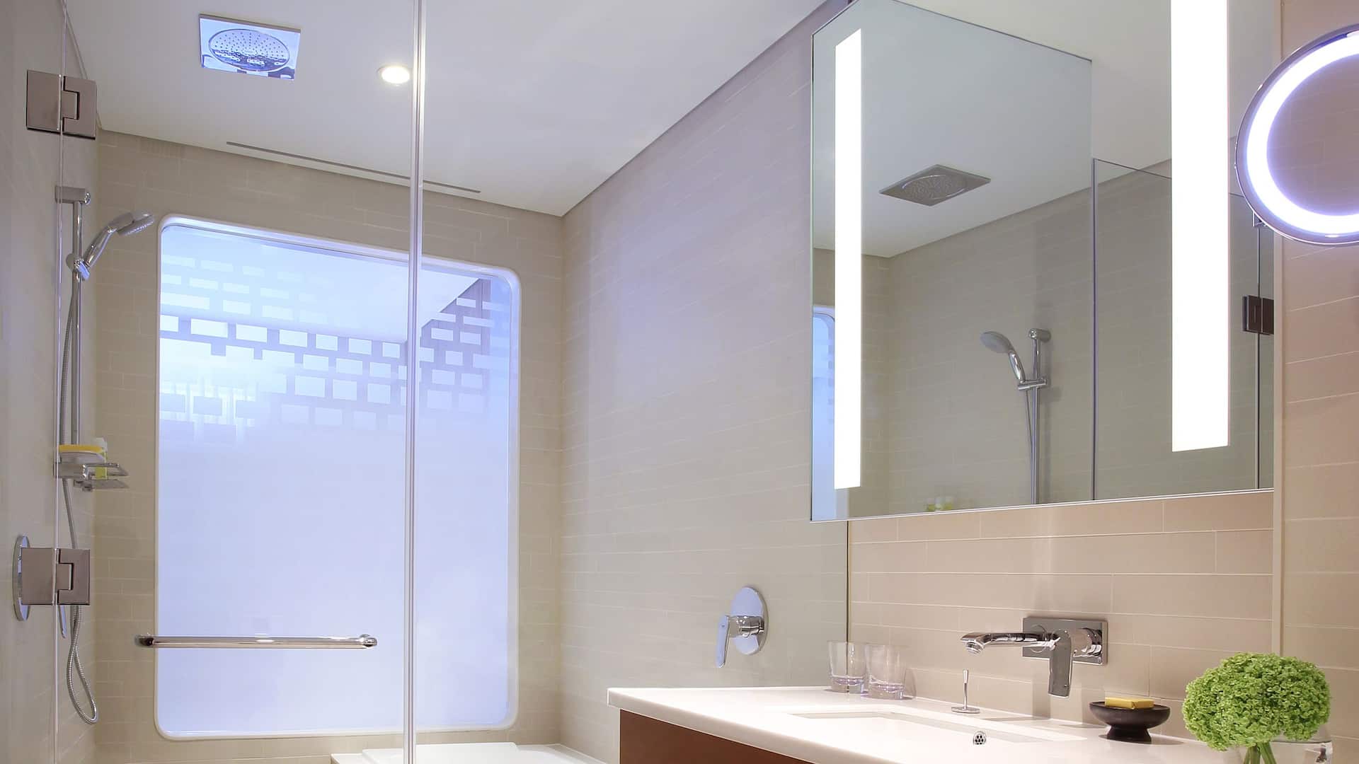 2 de 2 Grand Deluxe King Bathroom