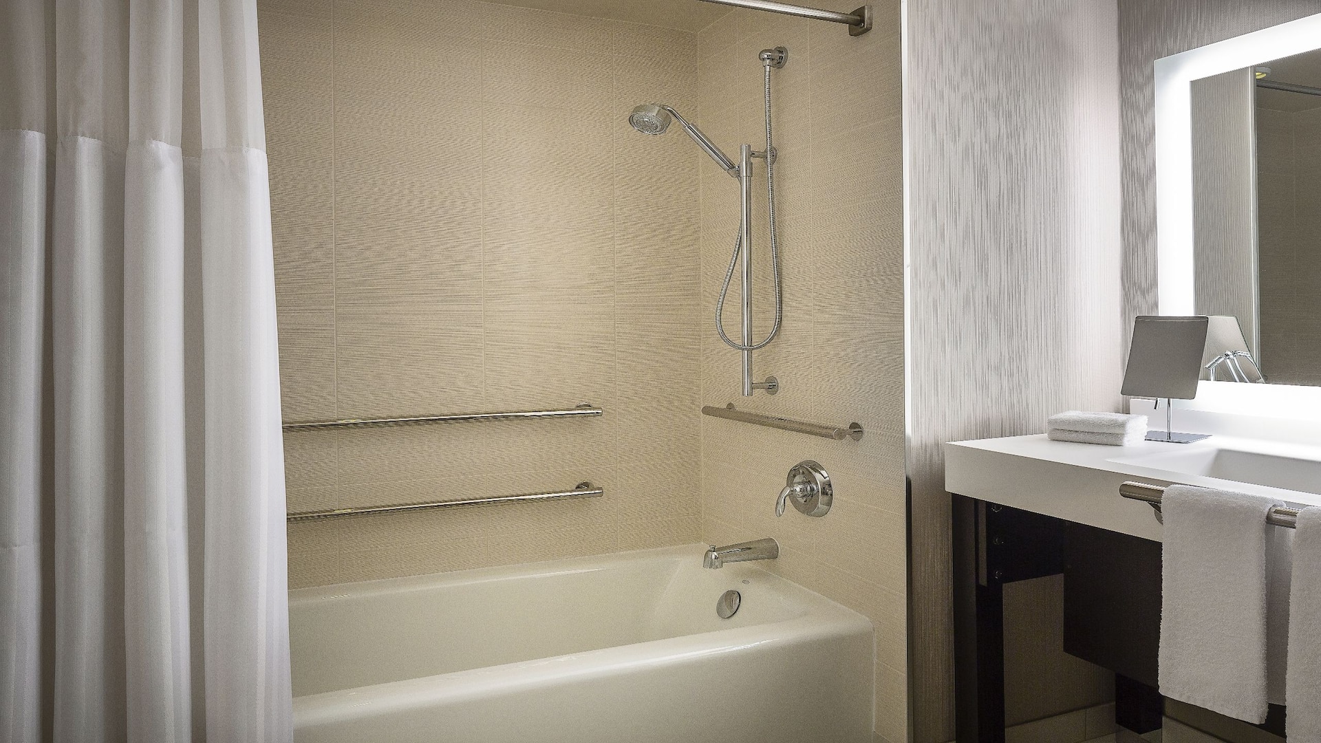Manchester Grand Hyatt San Diego Accessible Bathtub