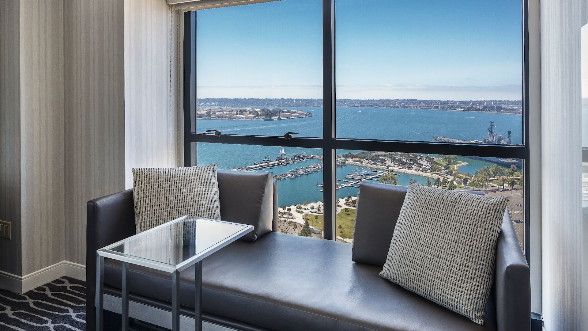 3 of 4 King Seating Premium Bay View