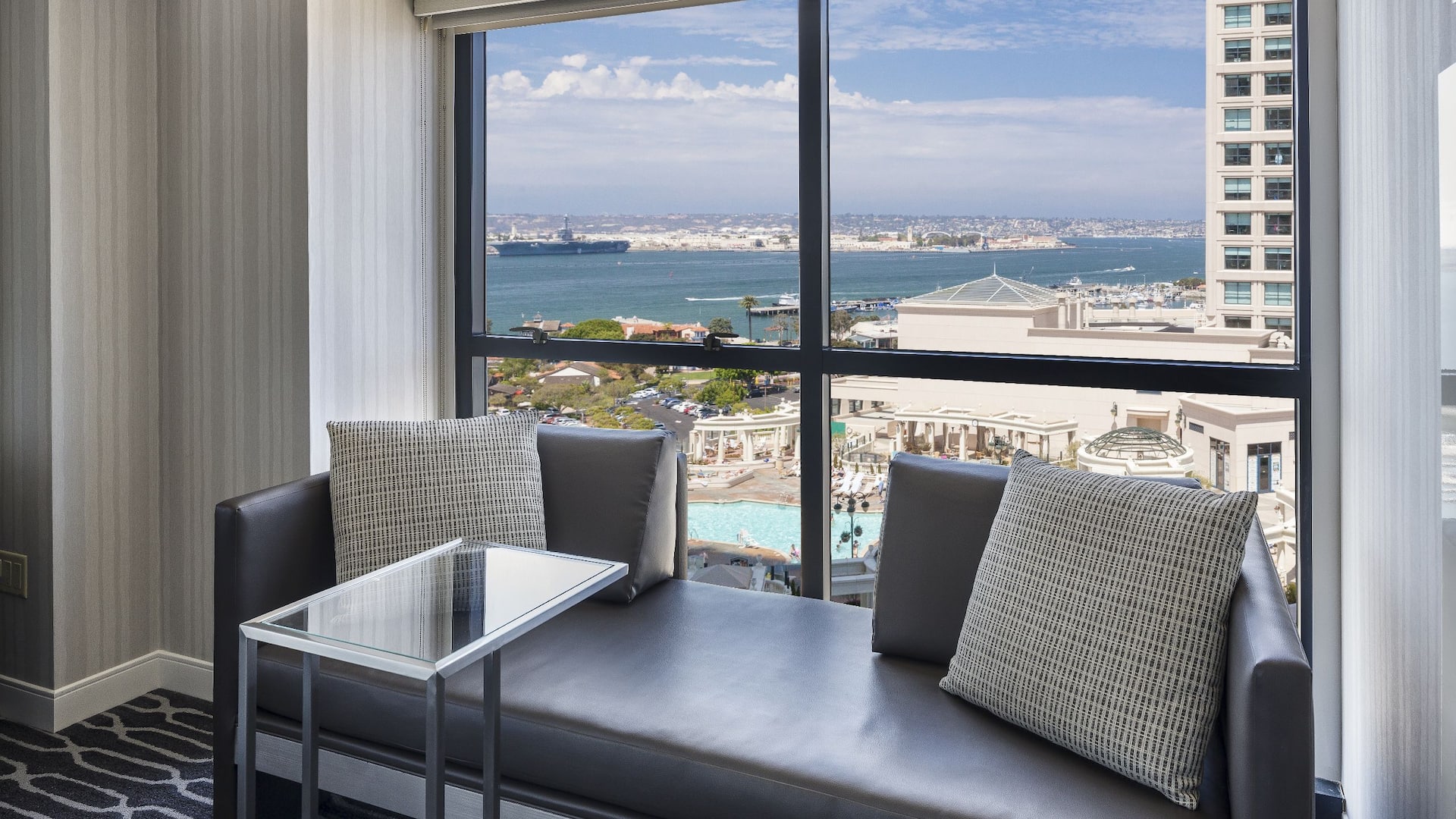 3 of 4 King Seating Standard Bay View