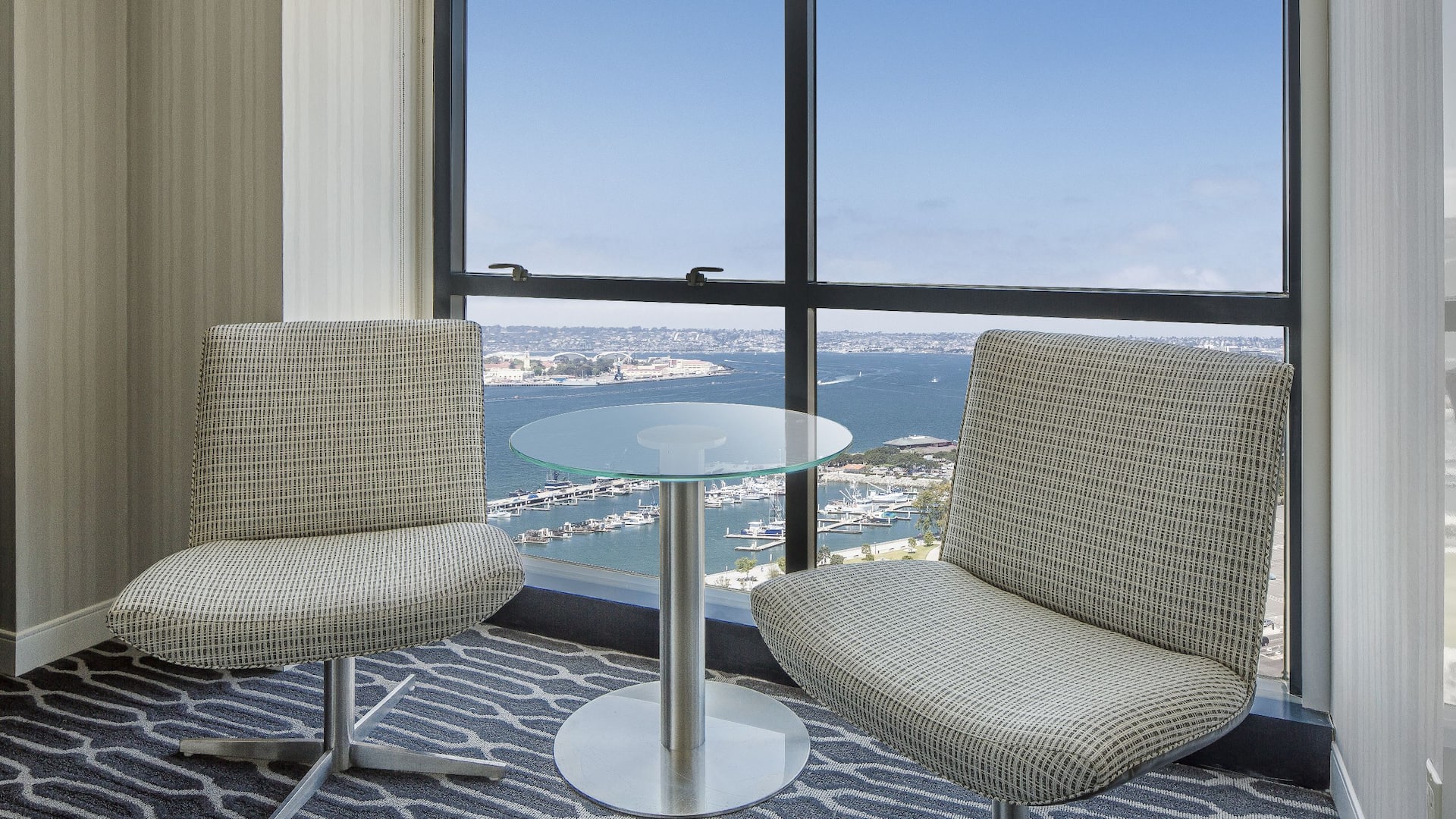Double Queen Seating Premium Bay View