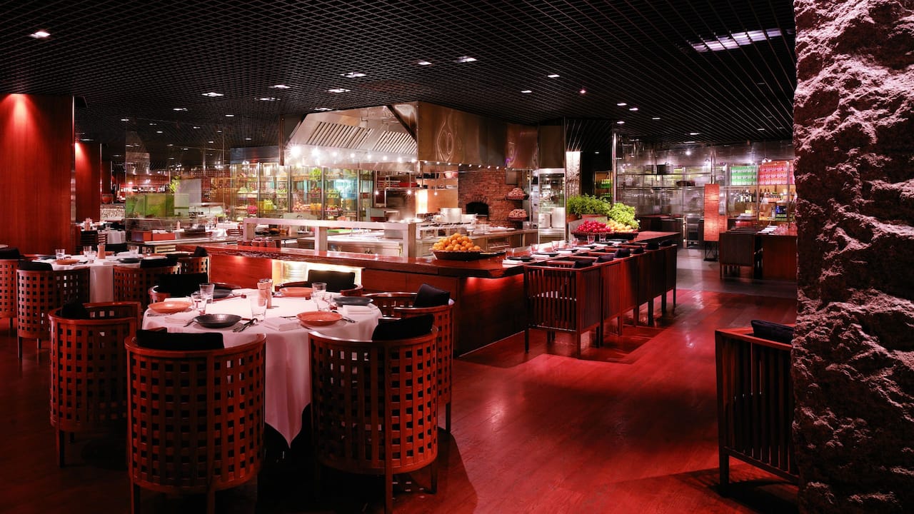 mezza9 dining at Grand Hyatt Singapore
