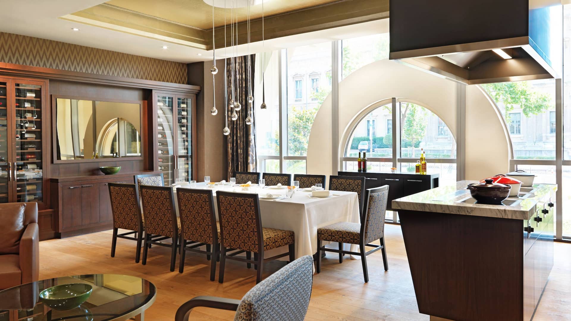 3 / 5 Grand Hyatt Istanbul Valentines Day Couple Library Bar