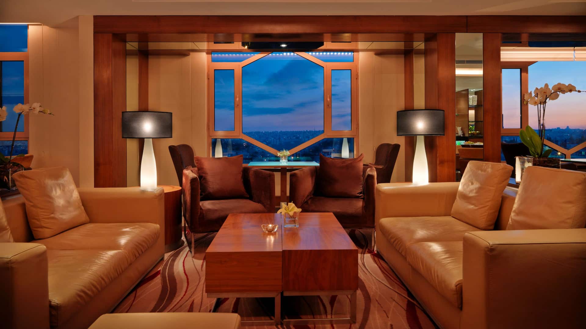 4 из 5 Grand Club King Bedroom Detail