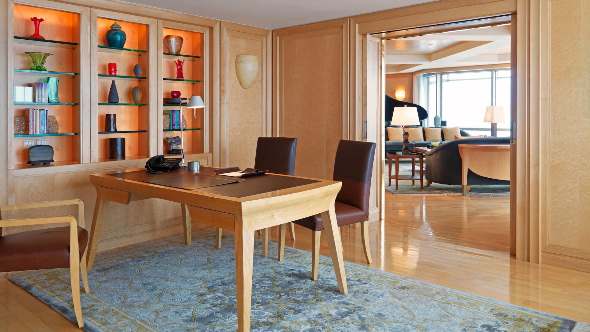 2 von 3 chairman suite