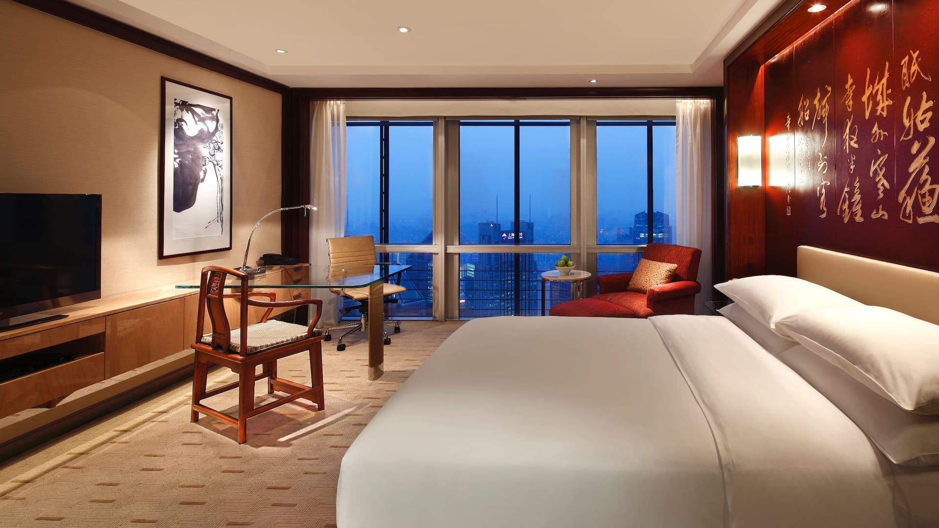 2 von 2 queen bed with river view