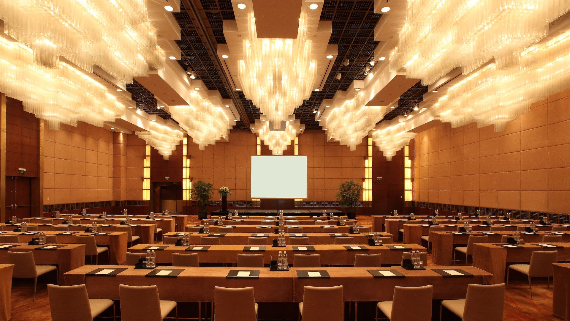 第 1，共 2 crystal ballroom