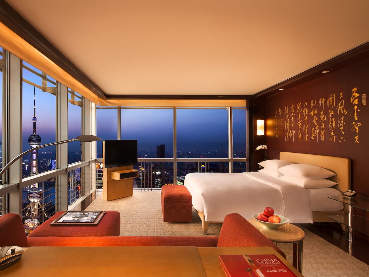 king bed with river view