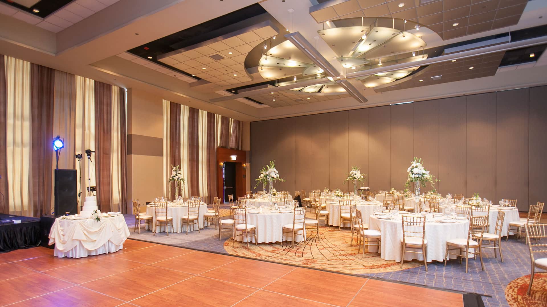 Hyatt Regency Chicago Wedding Setup