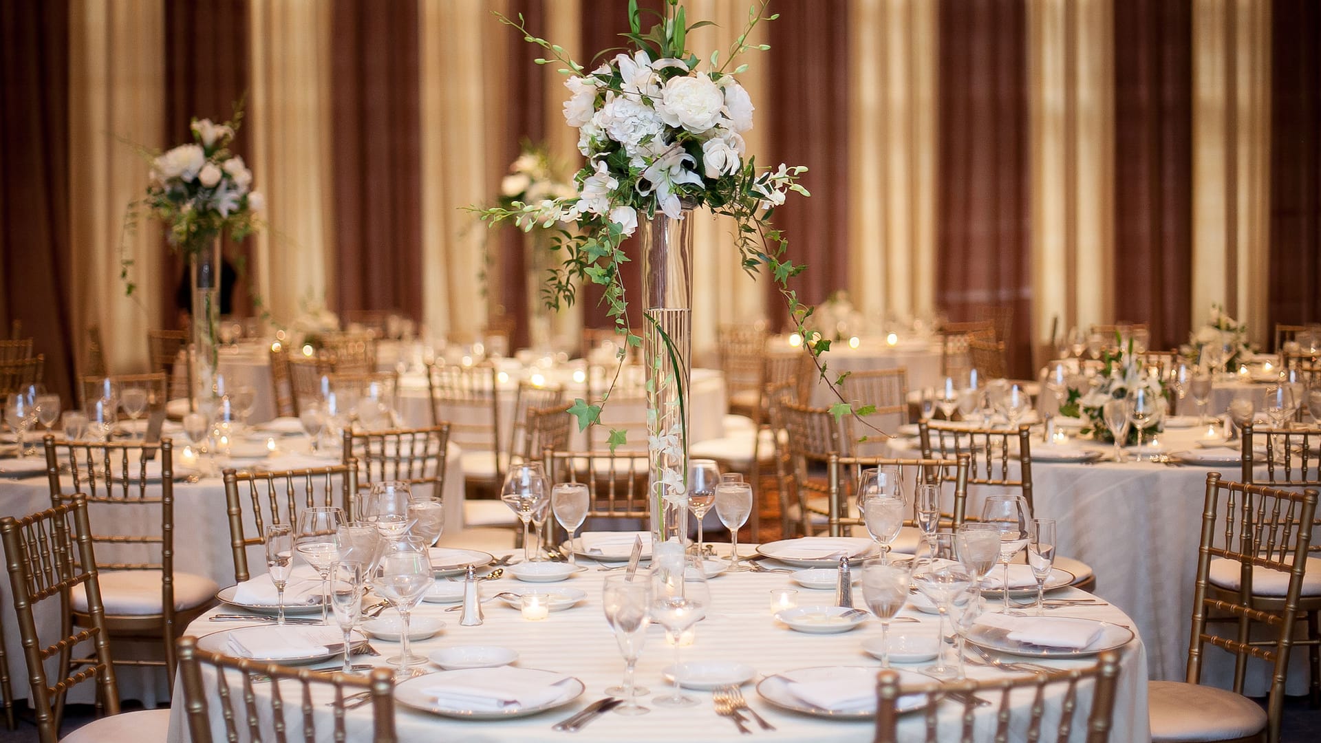 Hyatt Regency Chicago Wedding Setup