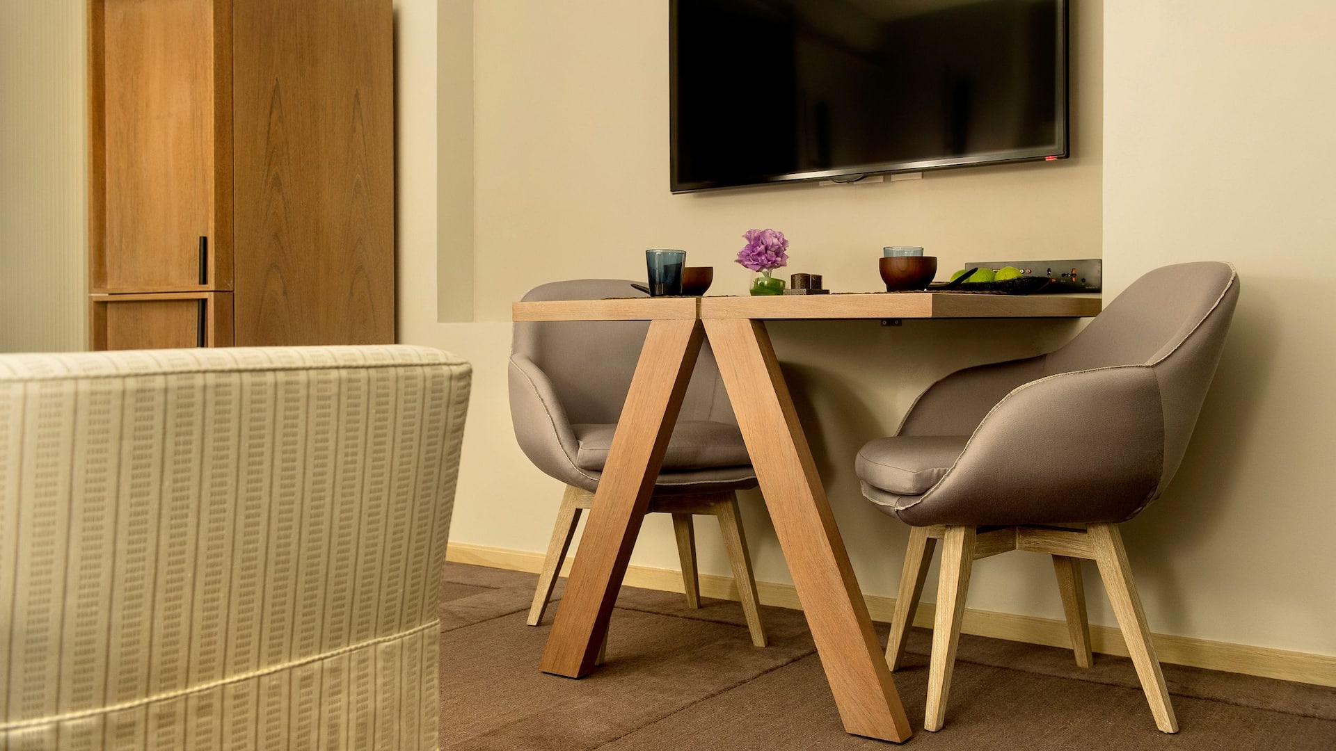 4 de 5 King Desk TV