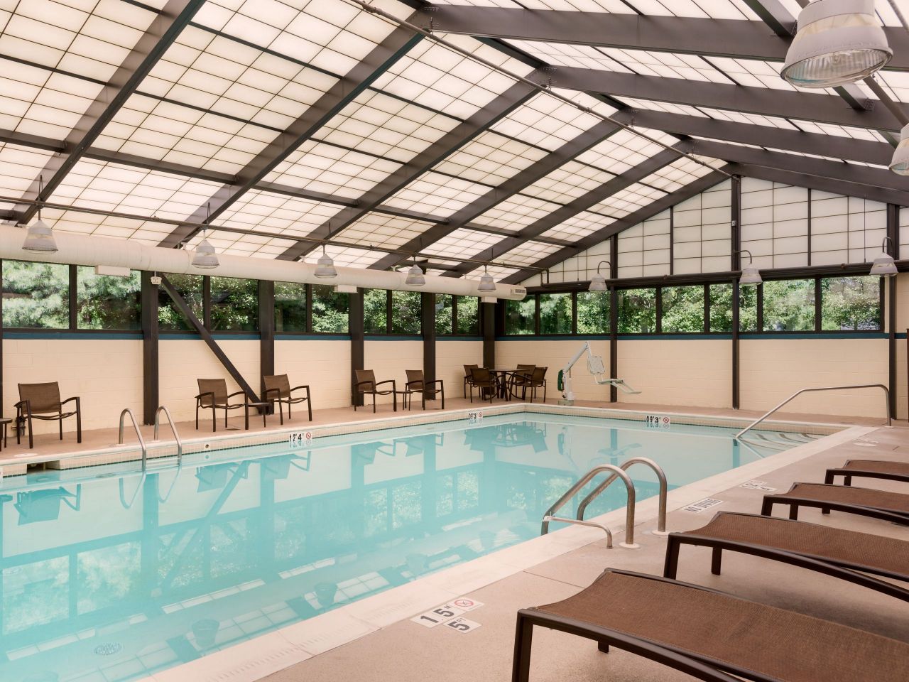 singles de college park md hotels with indoor pool