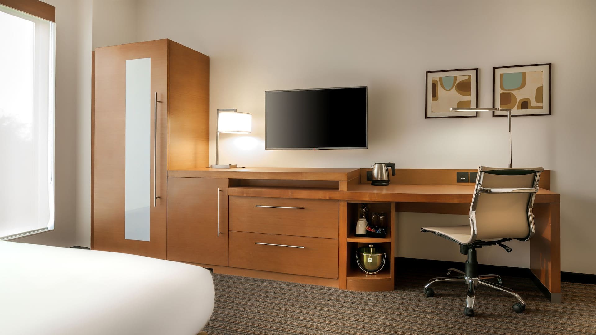 3 of 5 Hyatt Place Gurgaon Udyog Vihar In Room Work Station