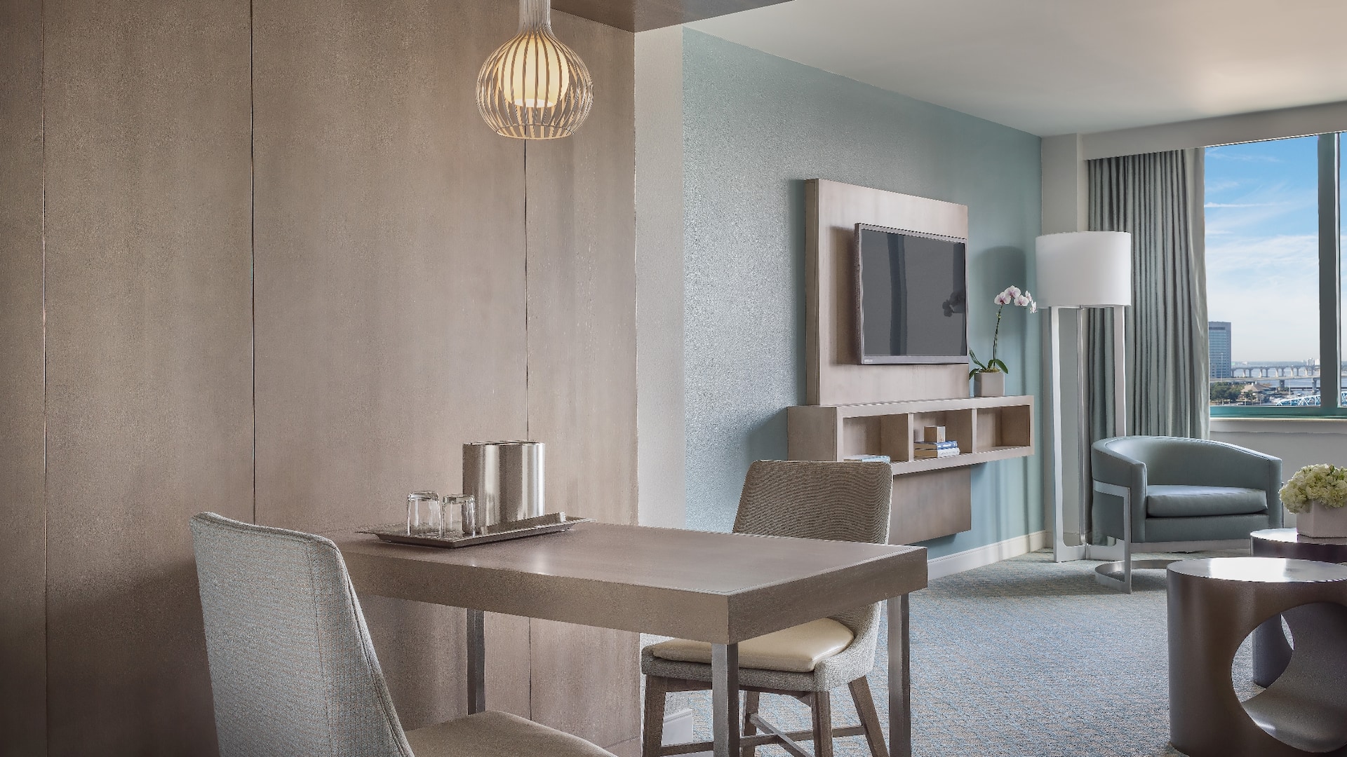 3 von 4 Hyatt Regency Jacksonville Riverfront Dining Table