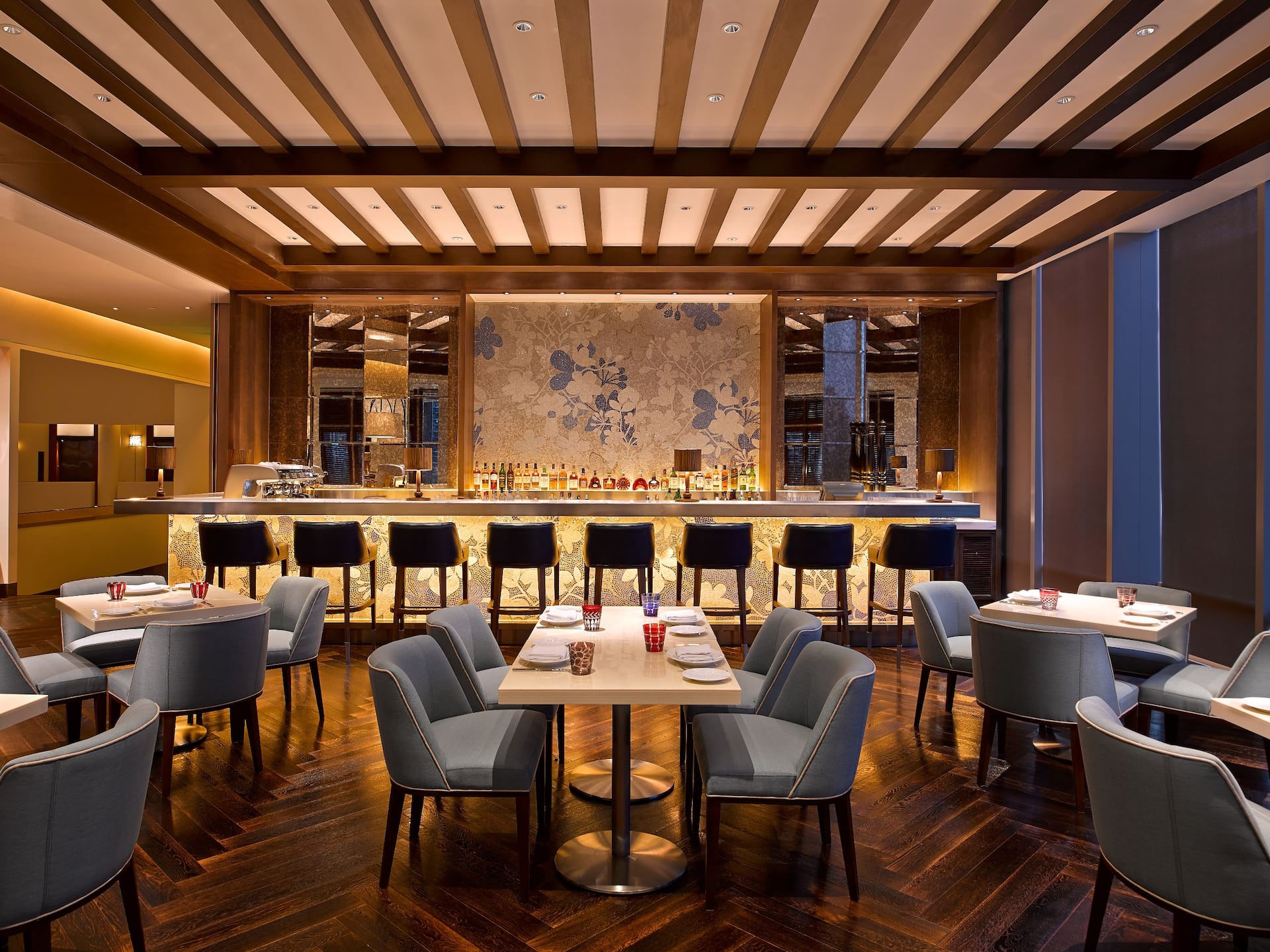 Hyatt Regency Suzhou THe Fireplace Bar