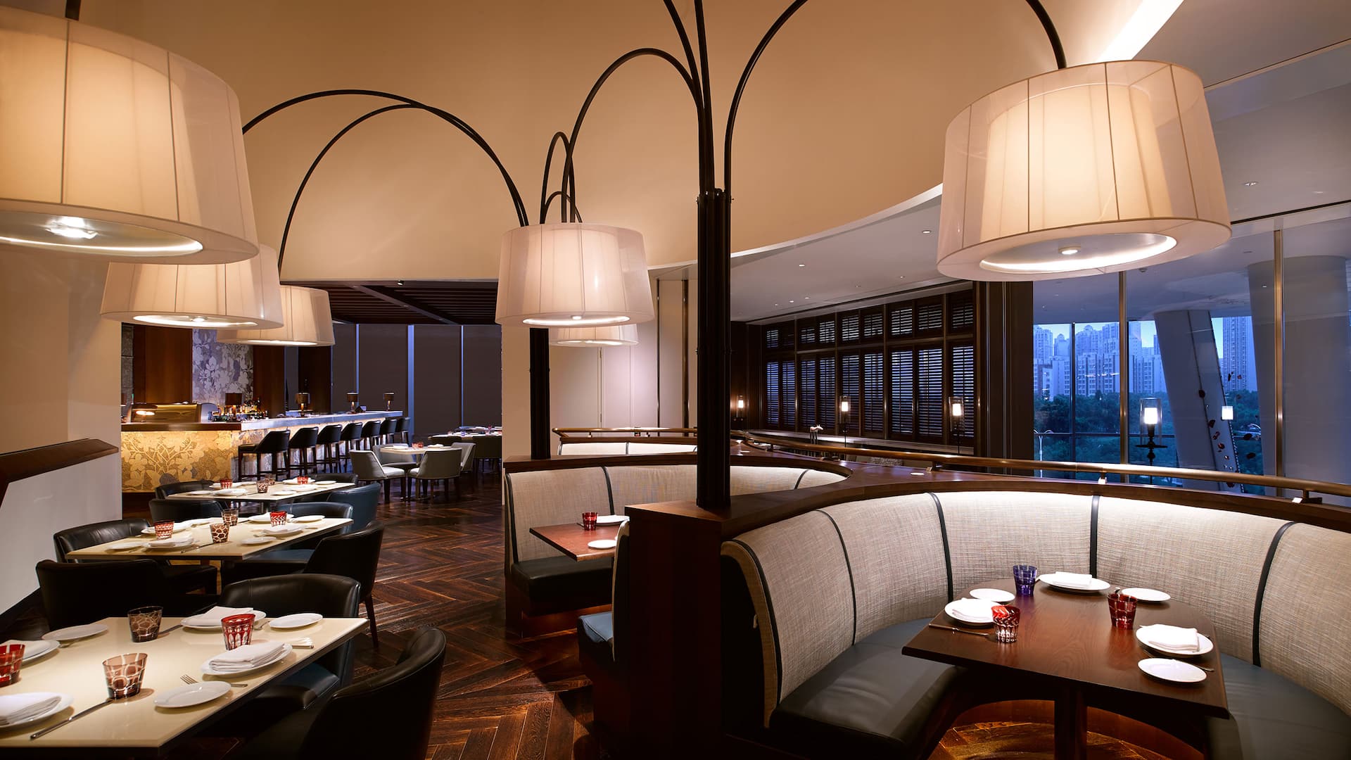 Hyatt Regency Suzhou THe Fireplace Dining Area