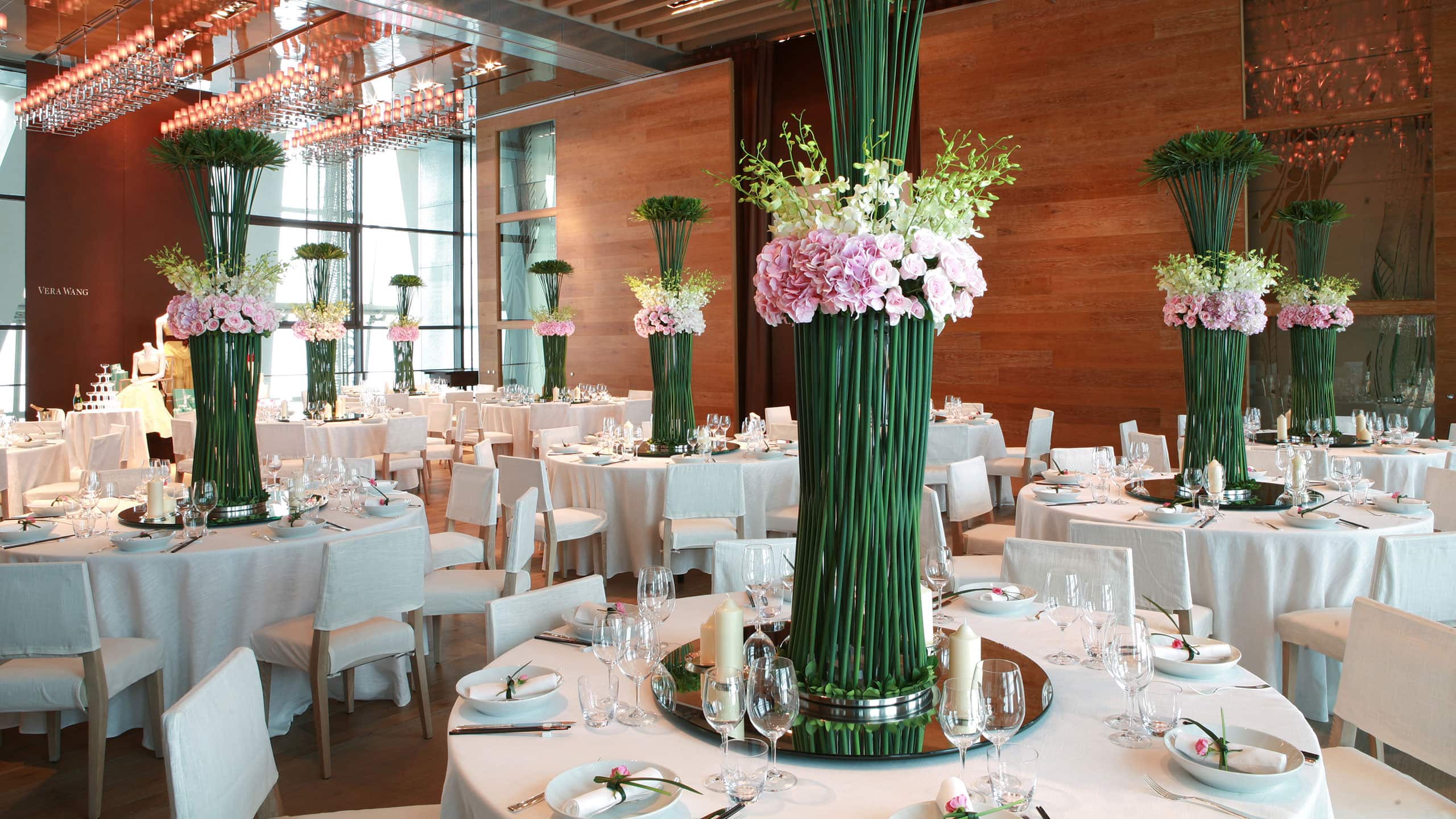第 1,共 3 Park Hyatt Shanghai Wedding Setup on 93F