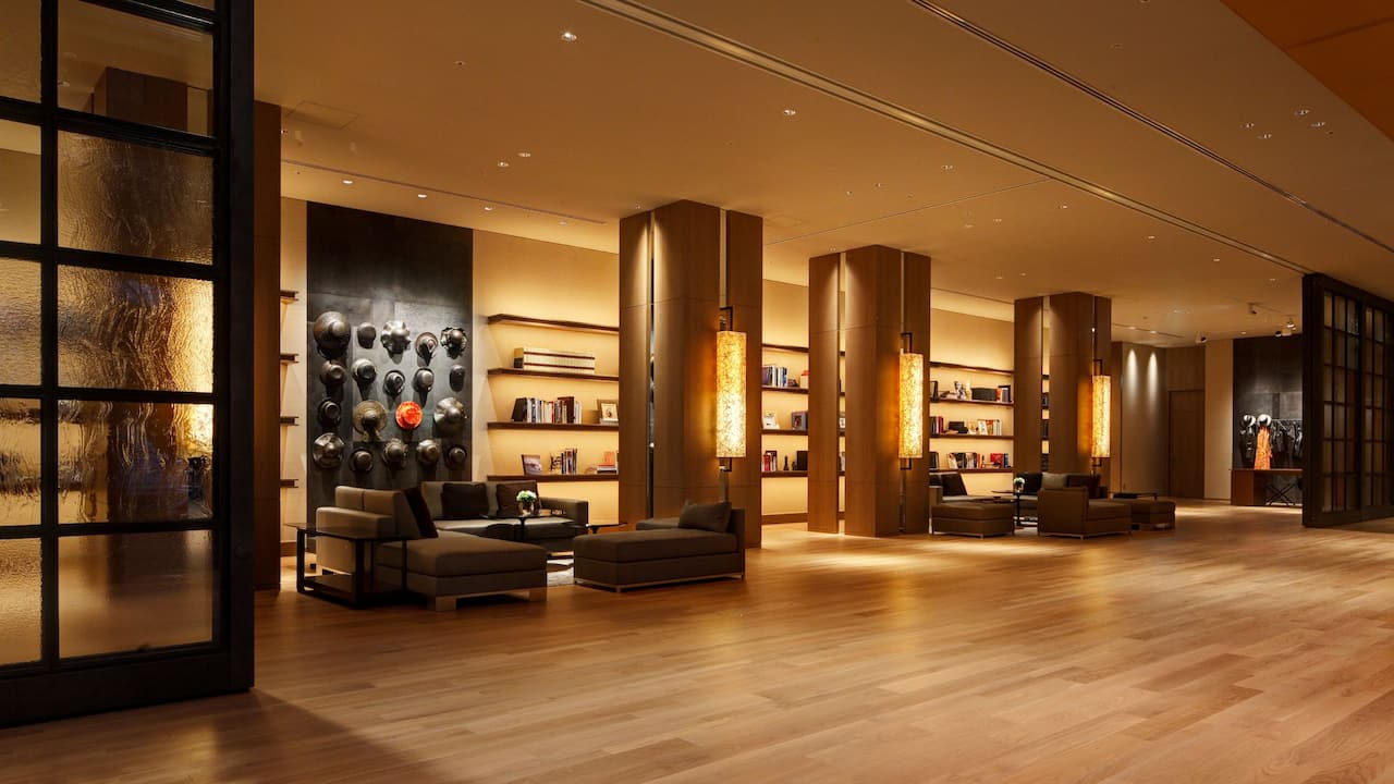 The Gallery (2nd floor) / ギャラリー (2階)