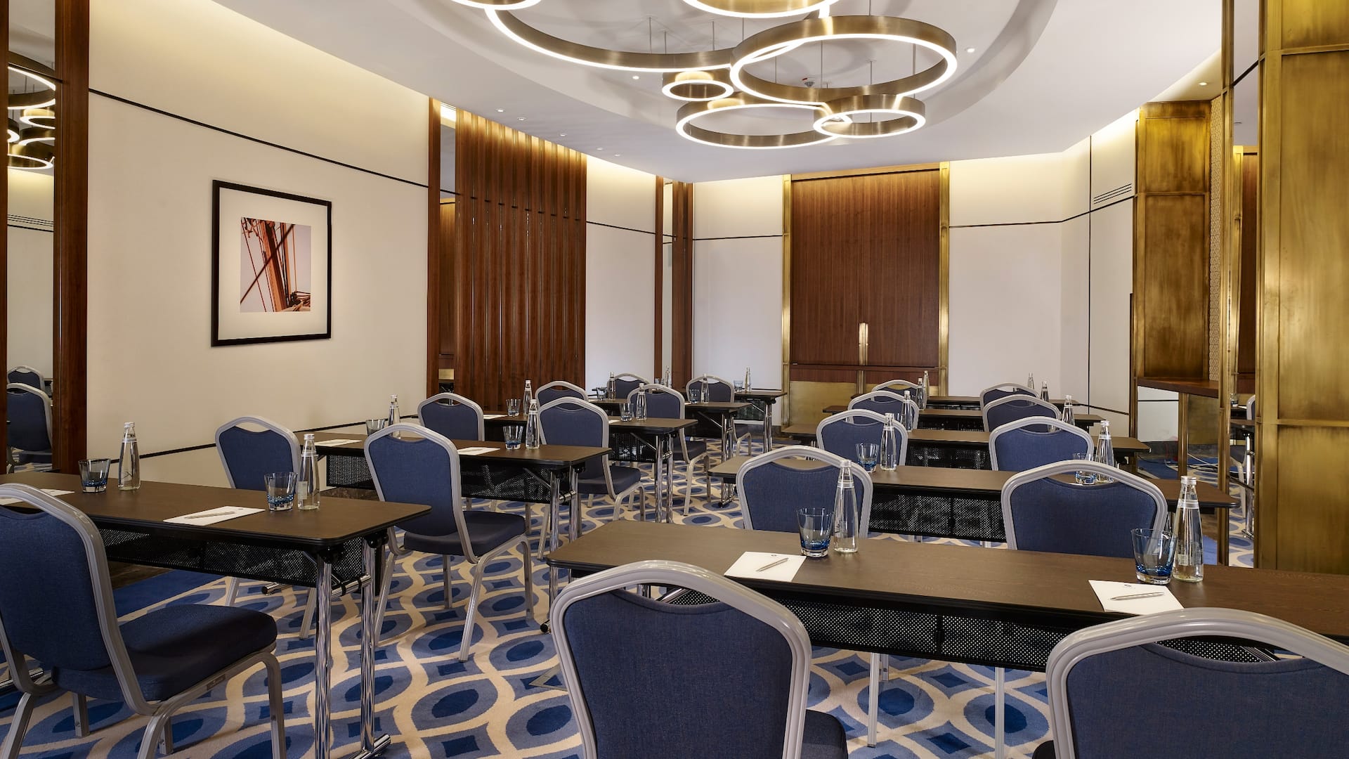 5 / 7 Meeting room
