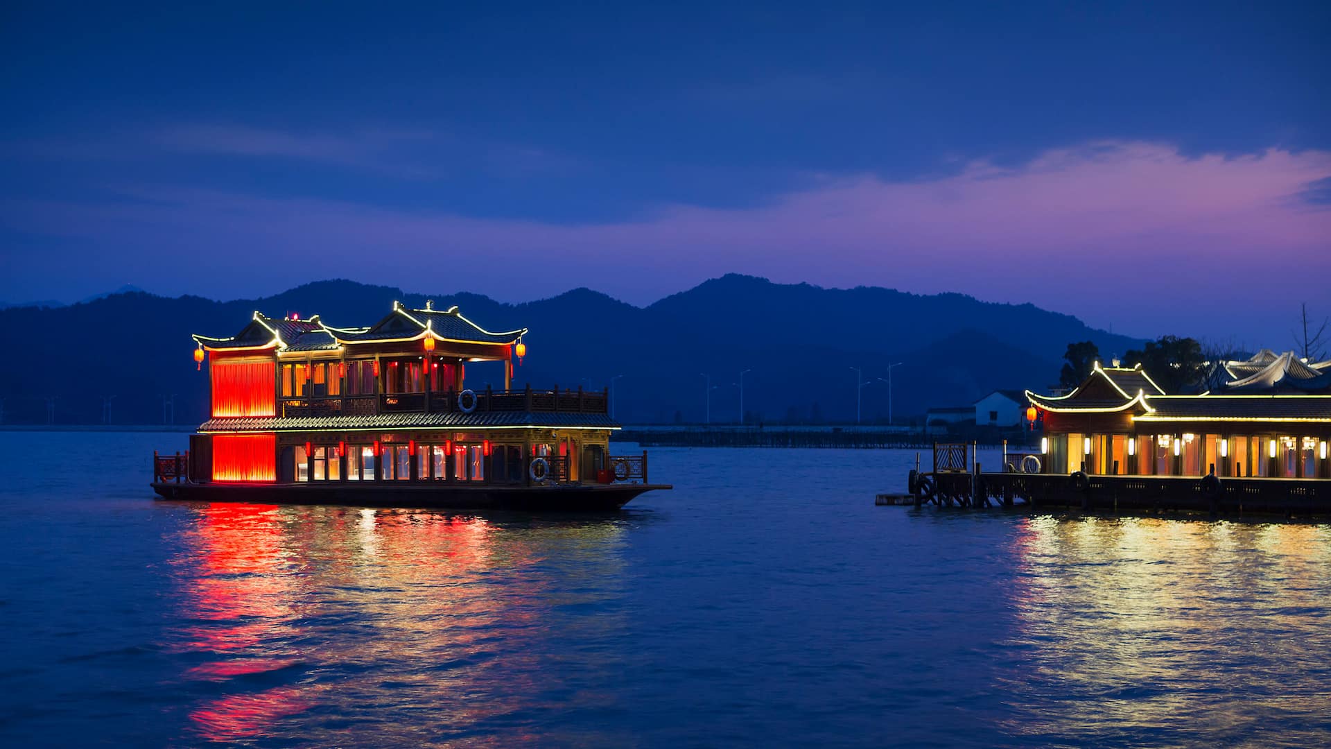 Dining Boat