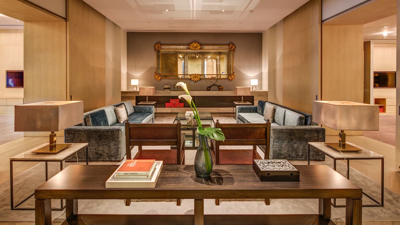La Residencia Library