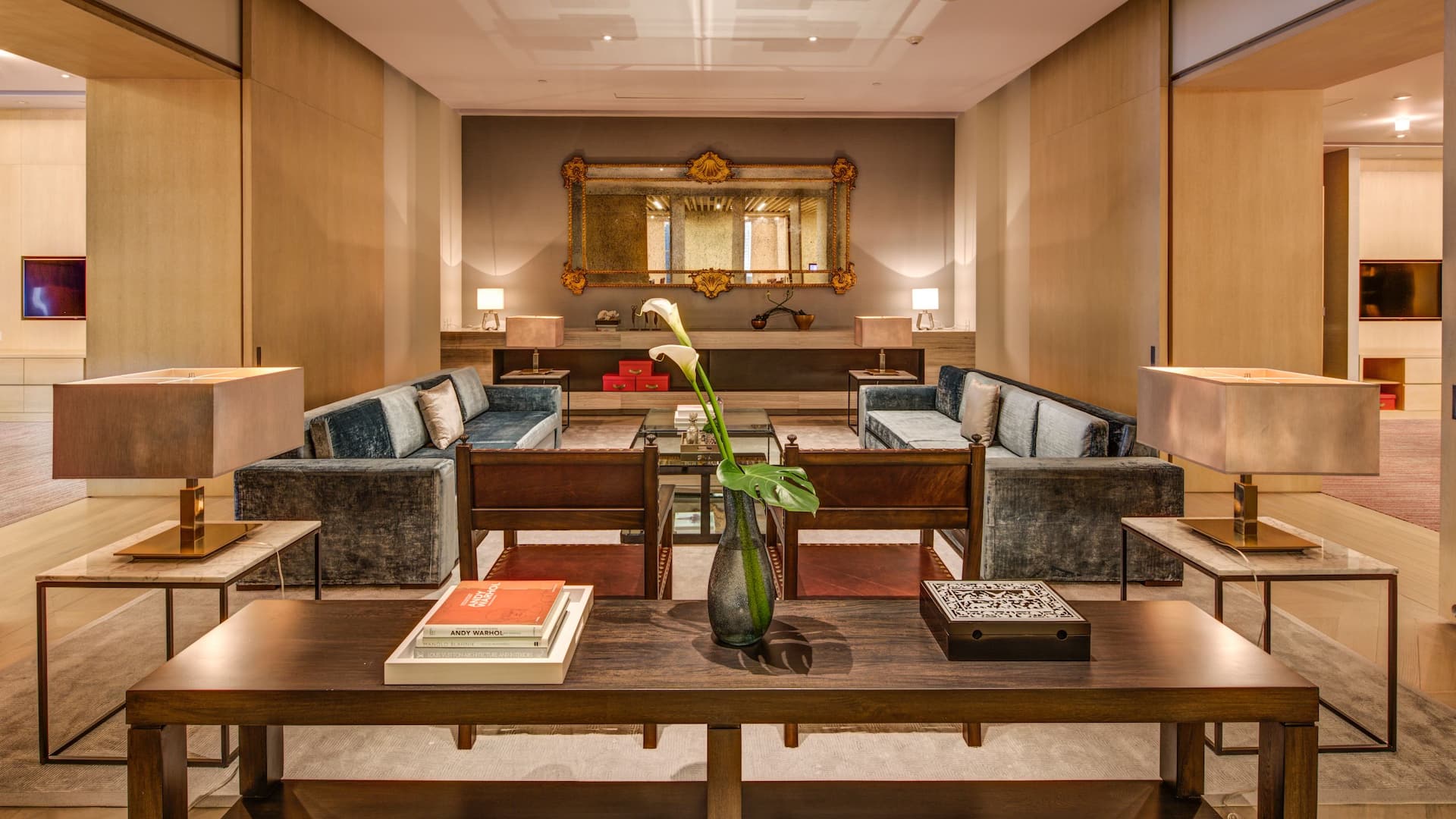 1 of 6 Hyatt Regency Mexico City La Residencia Library