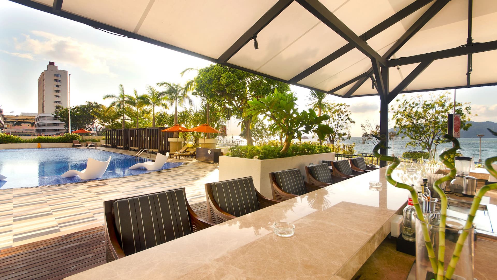 Hyatt Regency Kinabalu Poolside Bar