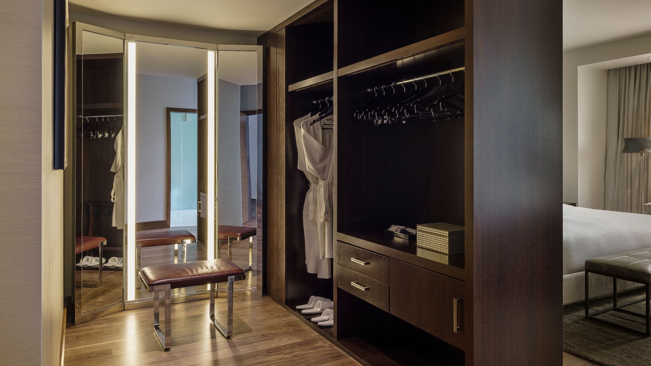 Hyatt Regency Tysons Corner Center Presidential Suite Dressing Room