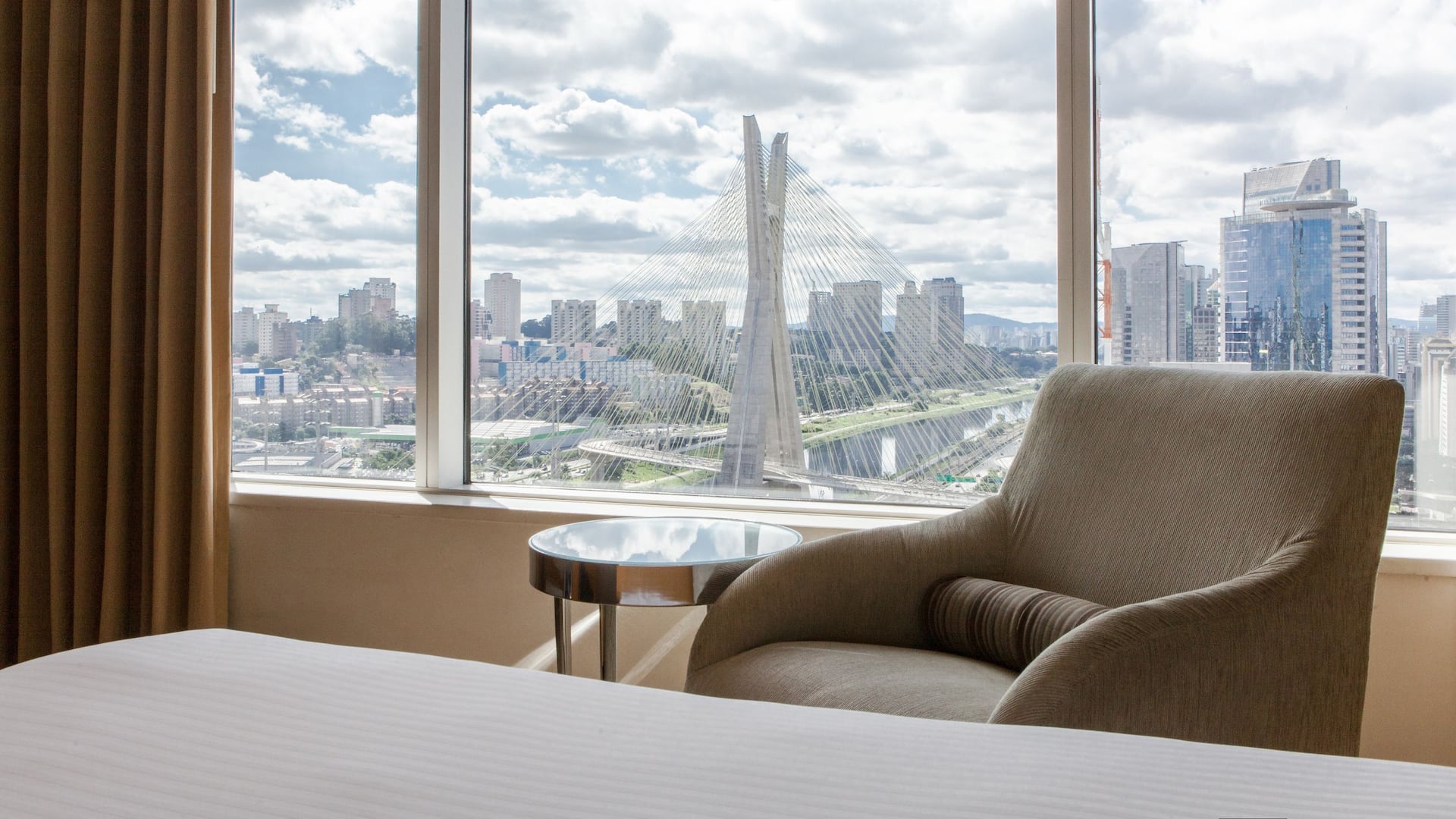 2 Twin Beds with Bridge View