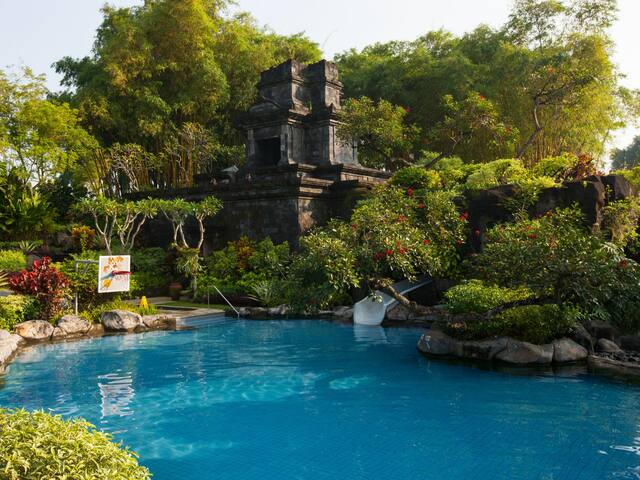 Kolam Renang di Hotel Bintang 5 di Yogyakarta (Jogjakarta)