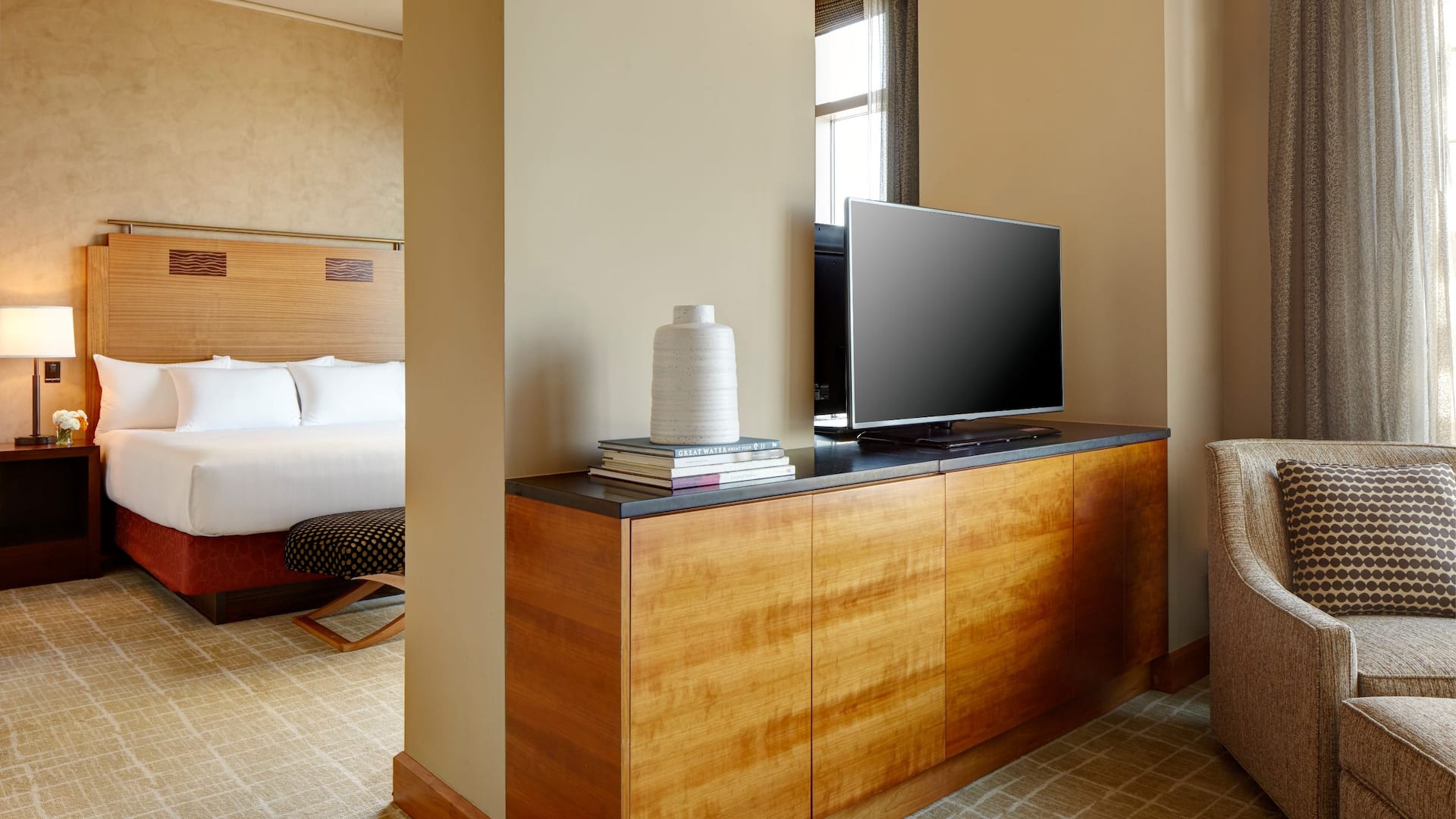 Grand Hyatt Seattle Onyx Bedroom