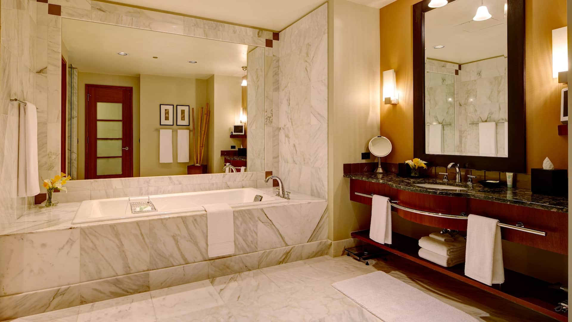 Grand Hyatt Seattle Onyx Bathroom