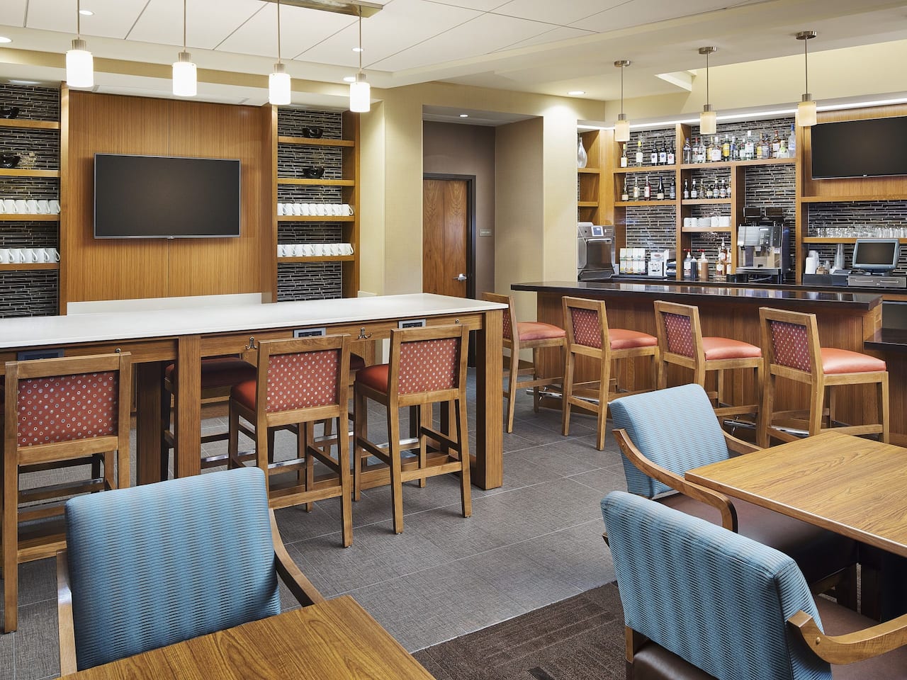 9 Dots Bar & Bites | Hyatt Place Chicago Midway/Airport