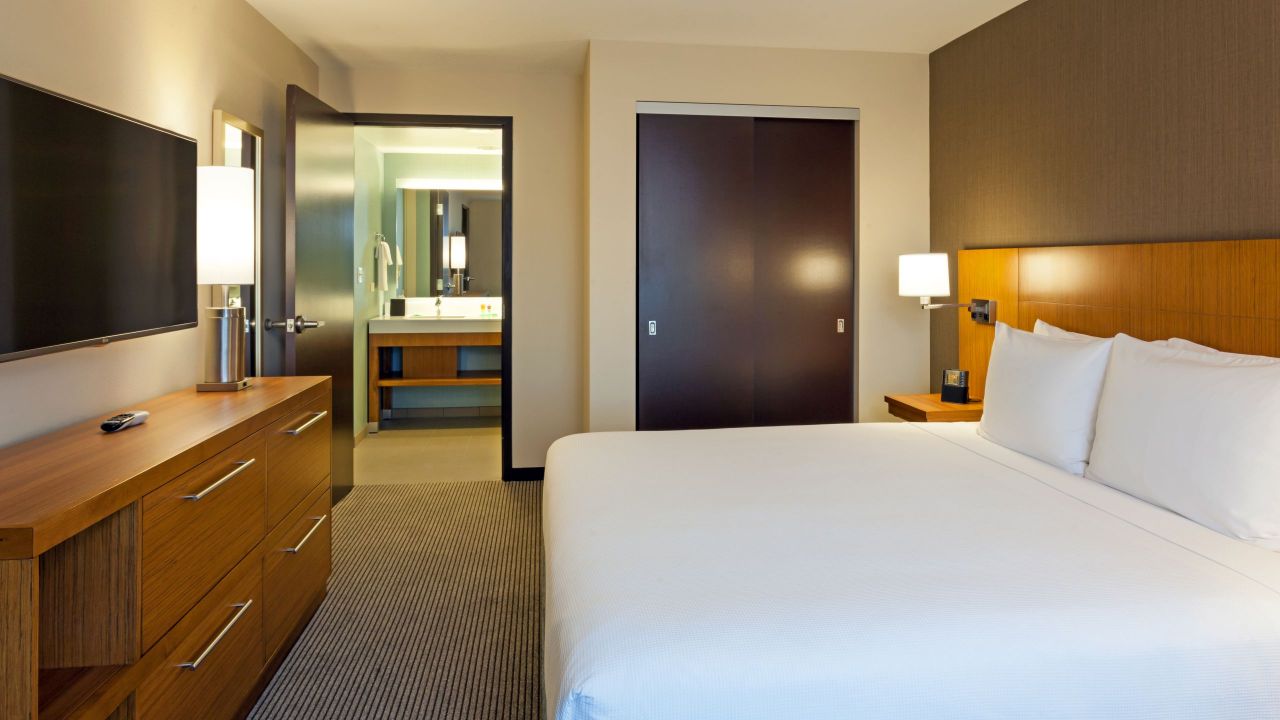 Spacious Rooms Near Midway Airport Hyatt Place Chicago/Midway Airport