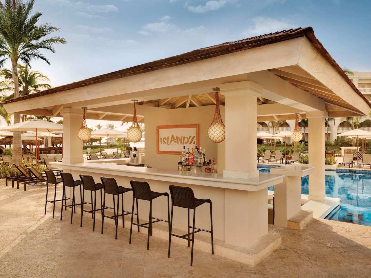 Islandz pool bar