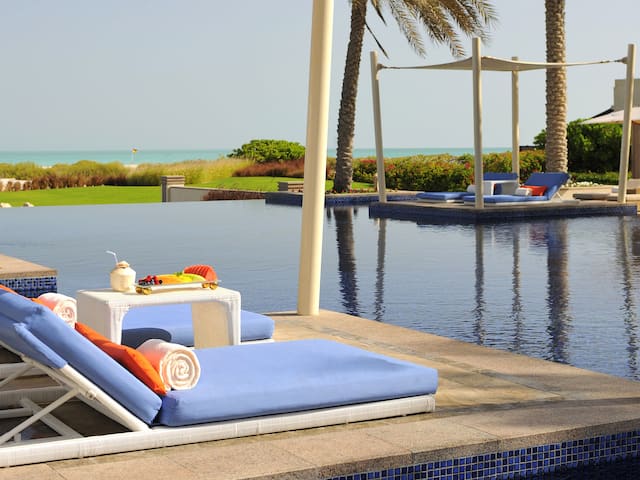 Park Hyatt Abu Dhabi-pool cabana