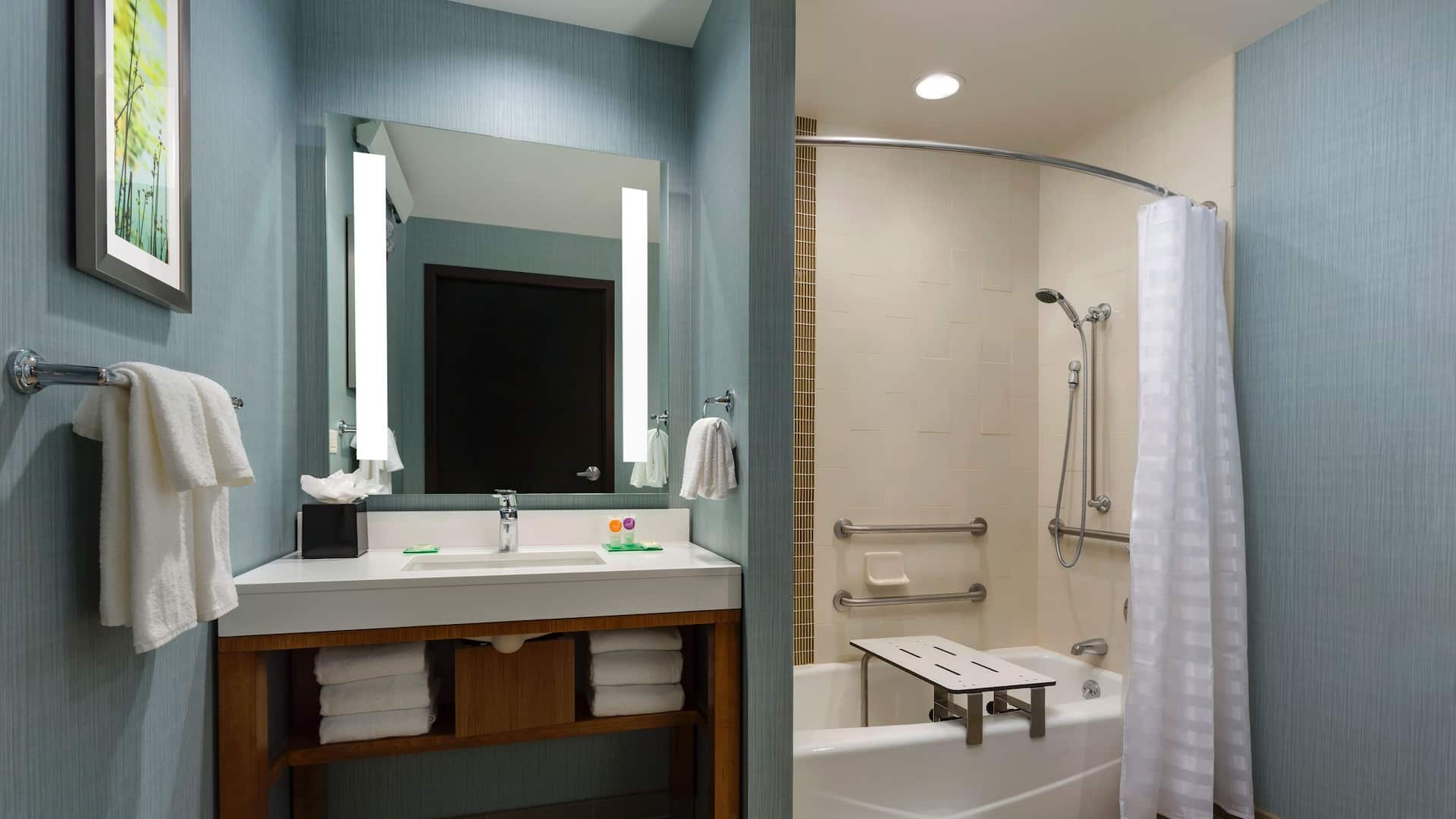 4 из 4 Hyatt Place Chicago/Downtown-The Loop ADA Tub