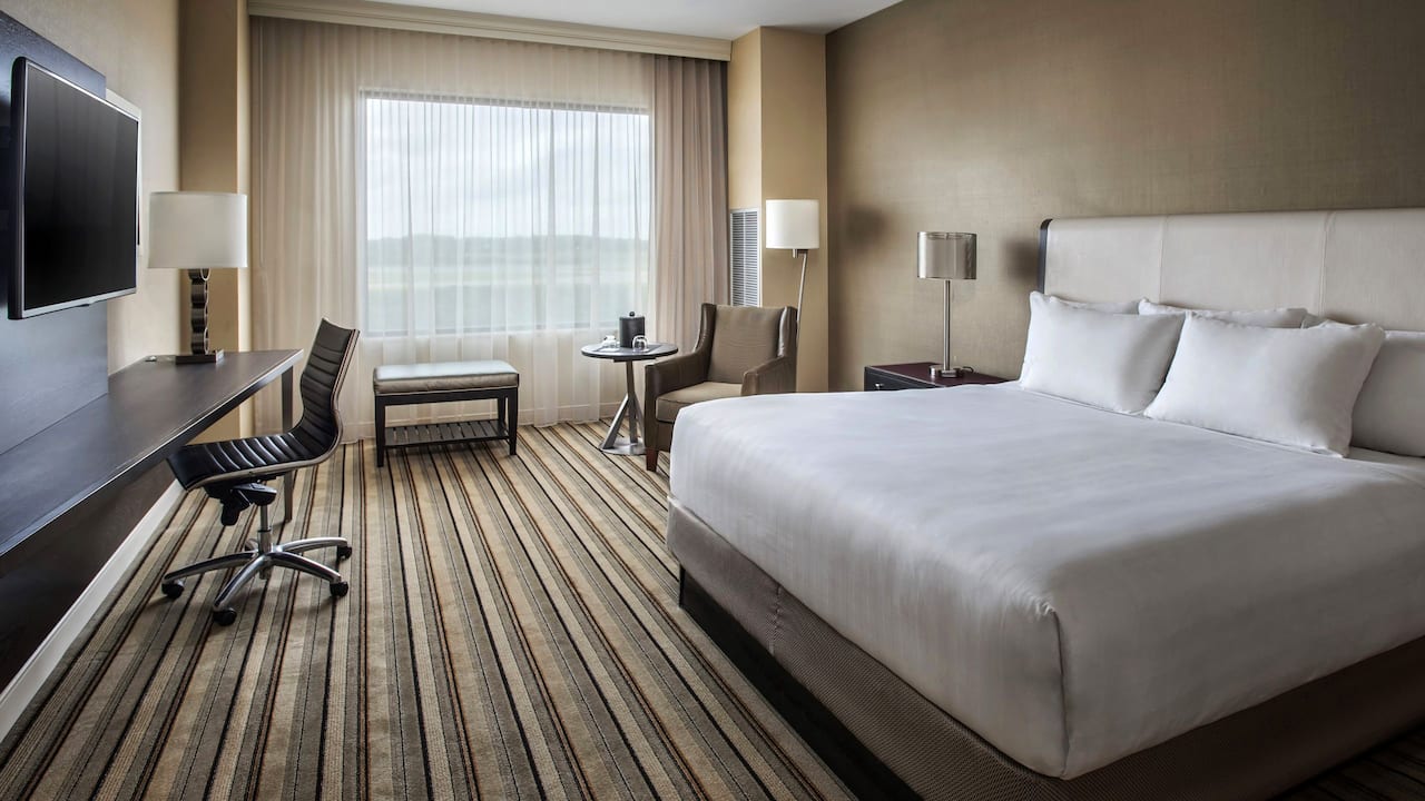 Room with 1 King Bed ADA Shower Hyatt Regency Pittsburgh International Airport