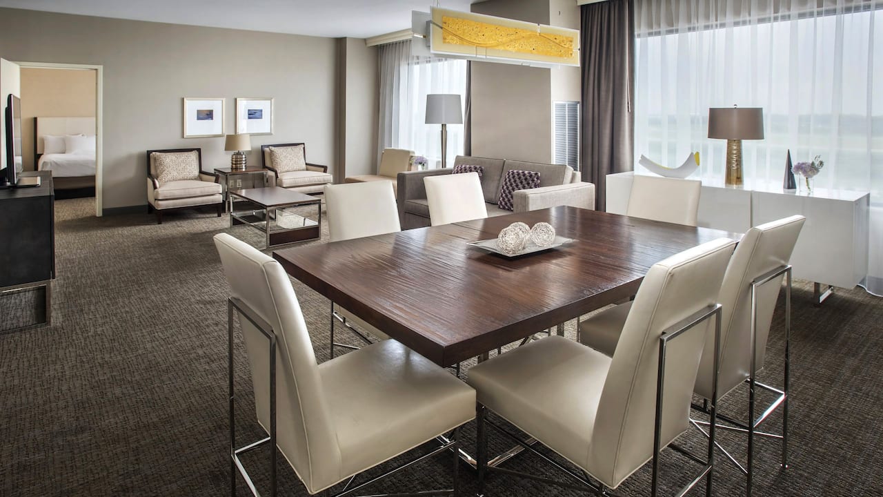 Suite Lounge Hyatt Regency Pittsburgh International Airport