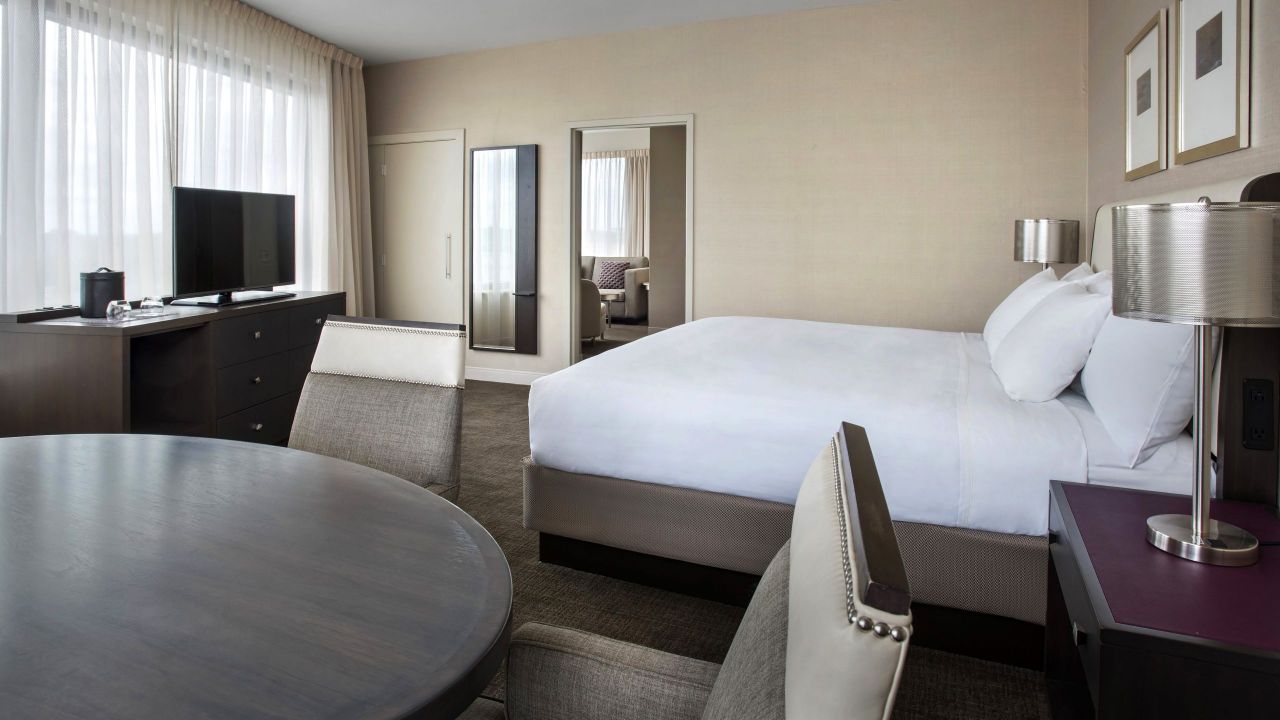 Modern Hotel Rooms at Pittsburgh Airport | Hyatt Regency Pittsburgh Airport