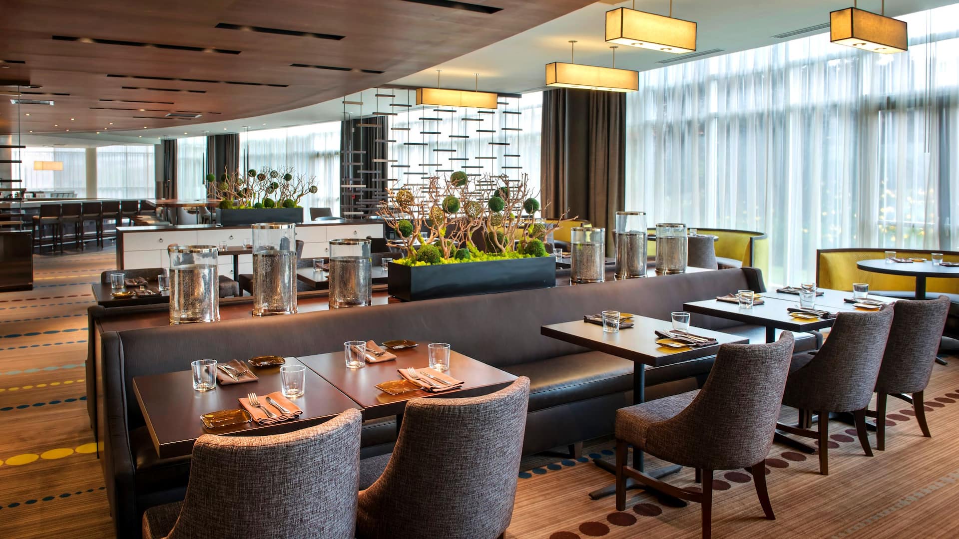 Hyatt Regency Pittsburgh International Airport Restaurant Day