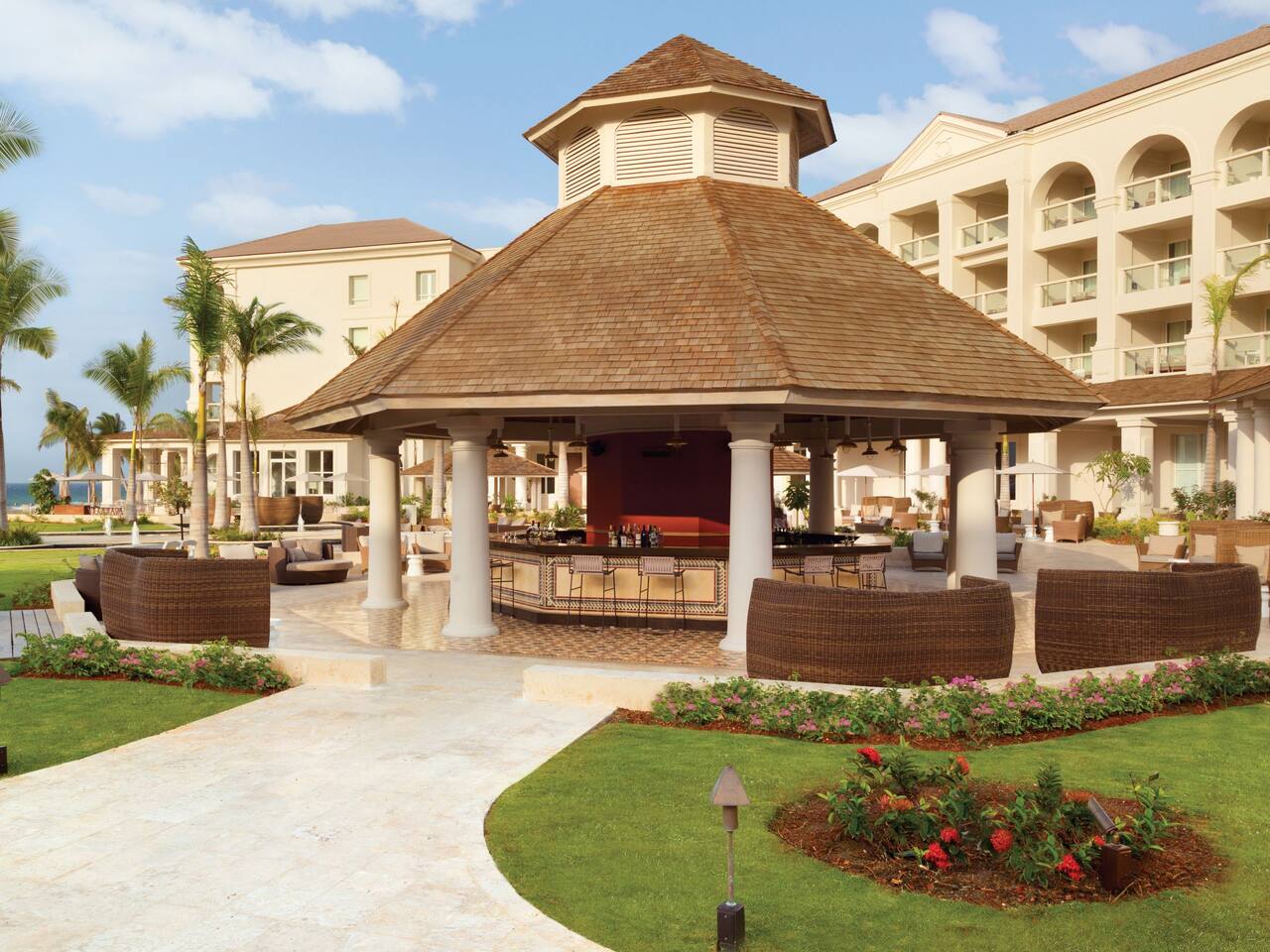 Shakerz Outdoor Bar