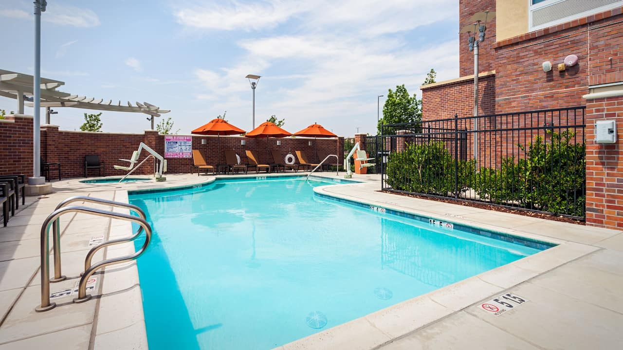 Swimming pool and hot tub at Hyatt Place Sacramento Roseville