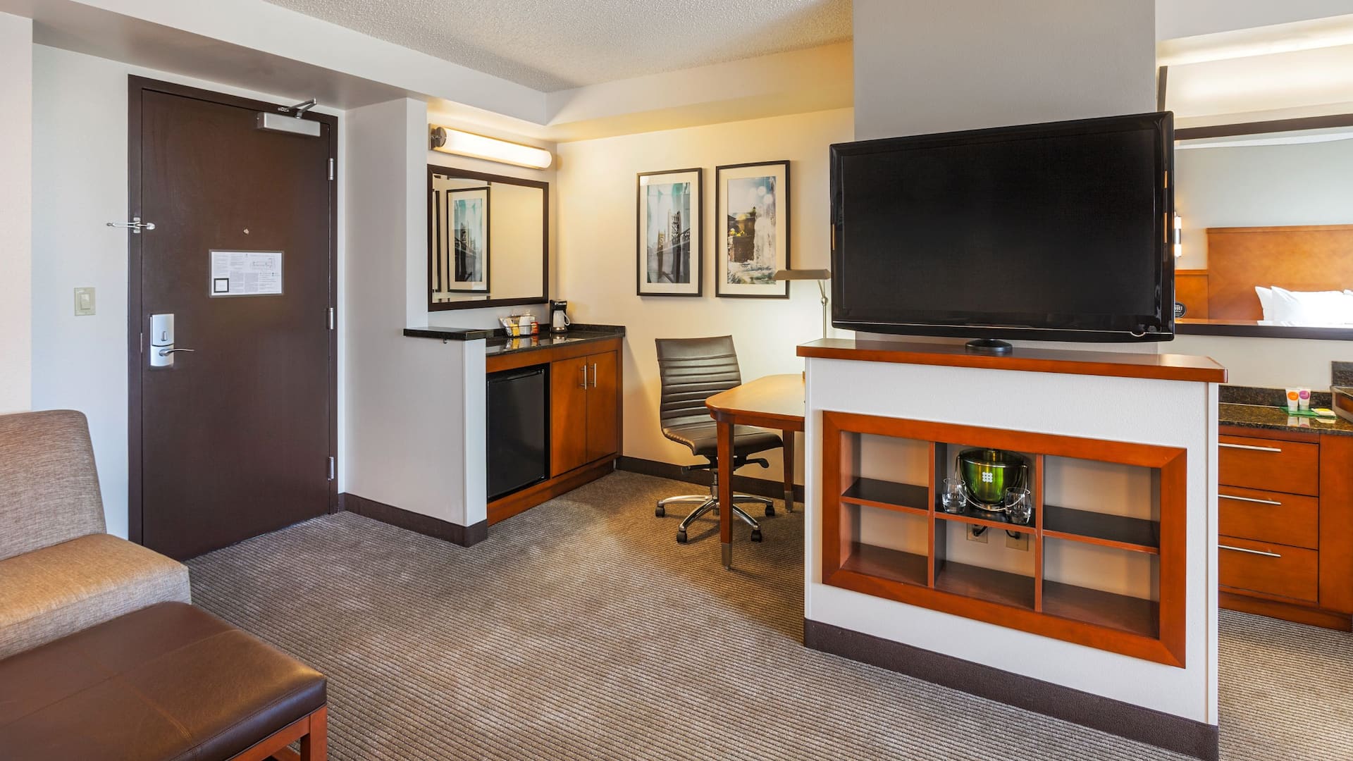 3 of 3 Hyatt Place Sacramento/Roseville Guestroom