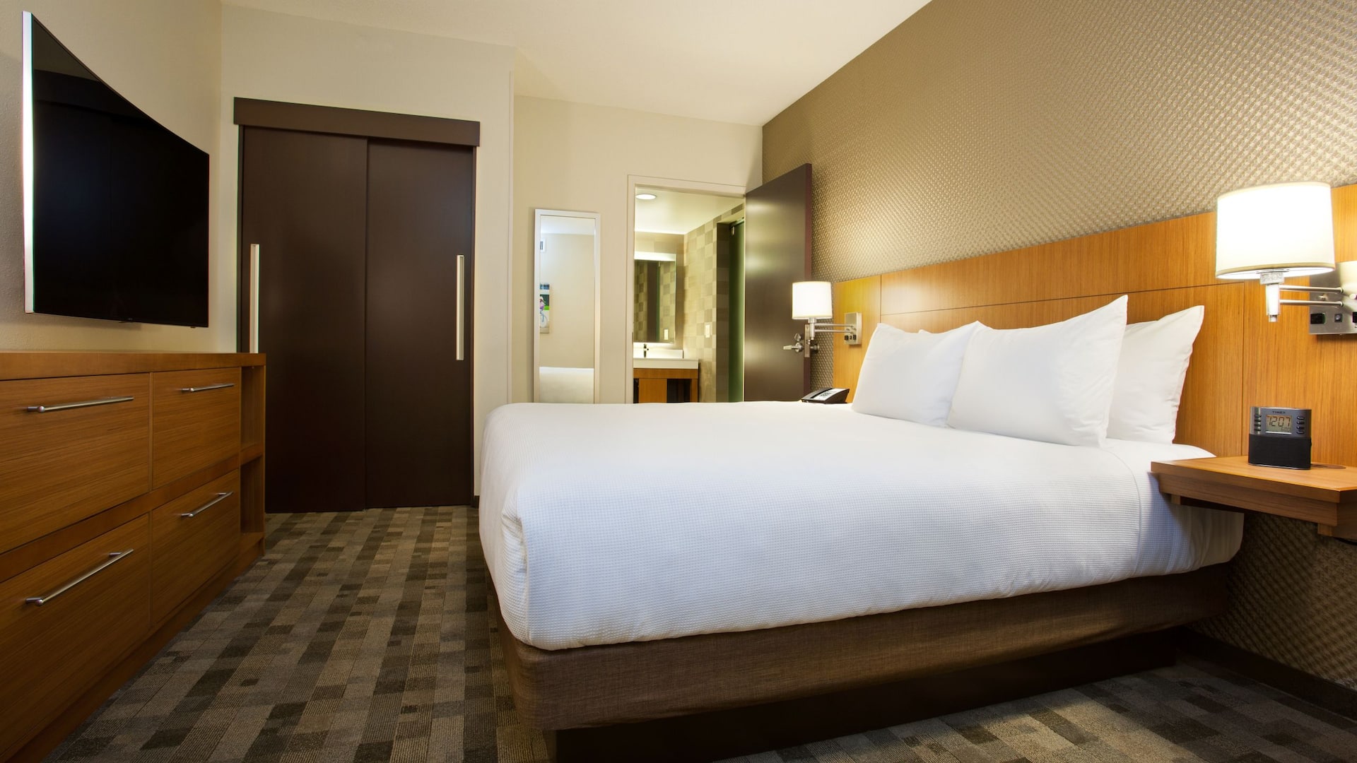 Hyatt Place at The Hollywood Casino / Pittsburgh – South Master Suite Bedroom