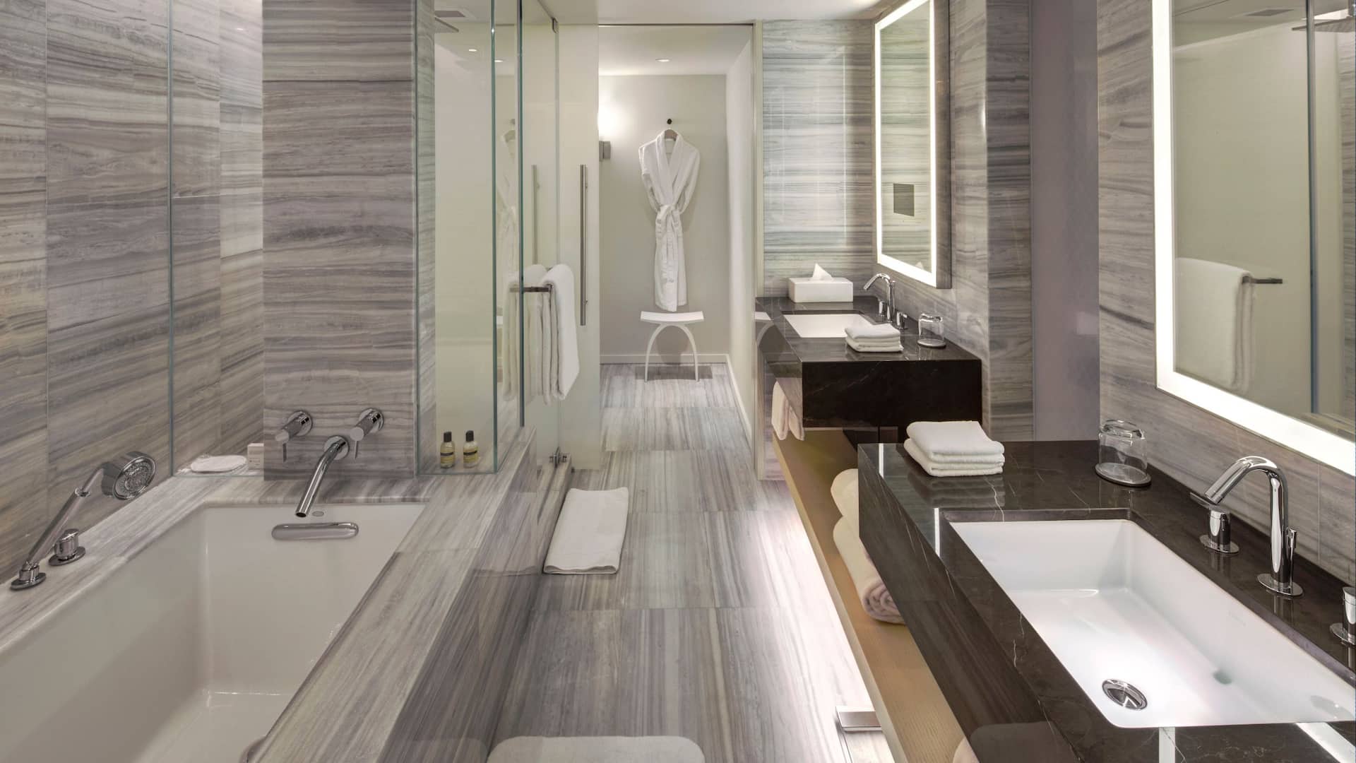 3/4 Hyatt Regency Mexico City Regency Suite Bathroom