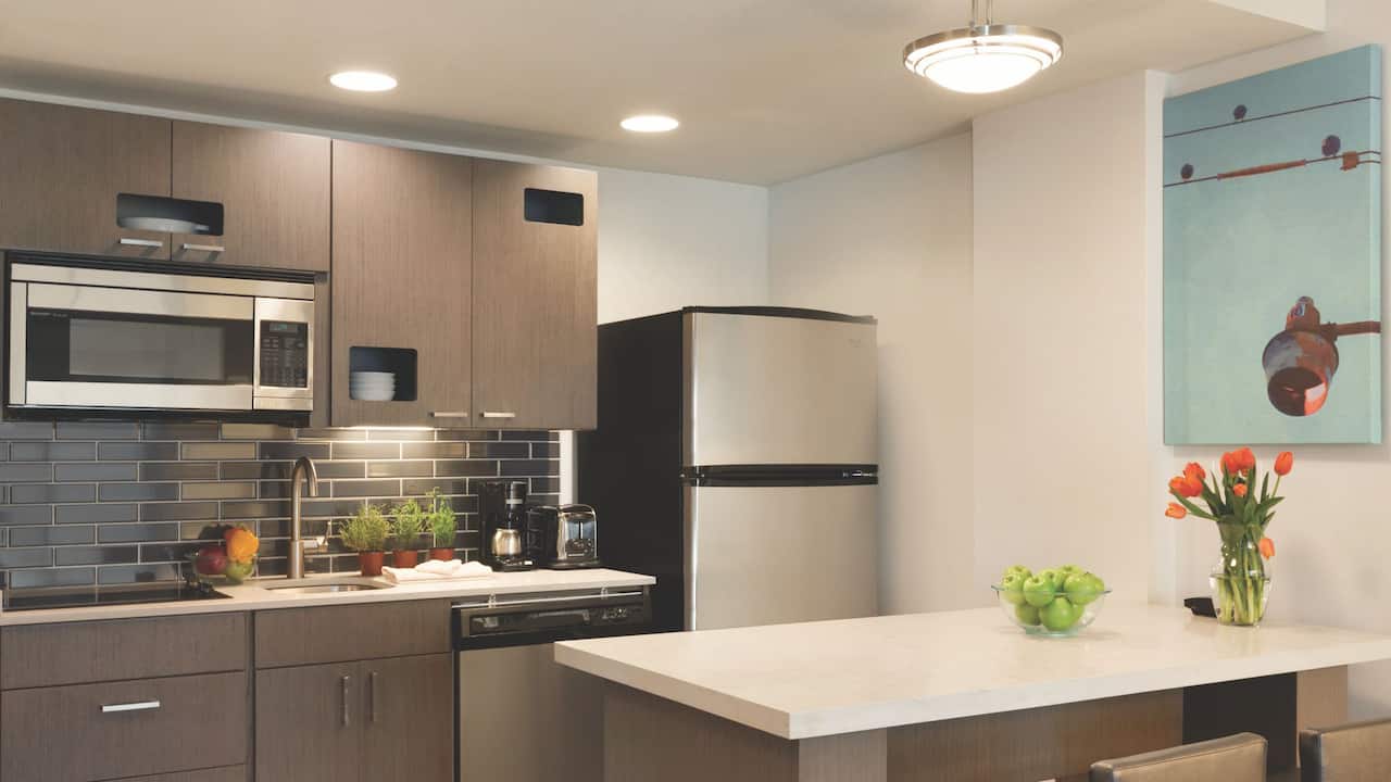 Hyatt House Emeryville / San Francisco Bay Area One Bedroom King Suite Kitchen