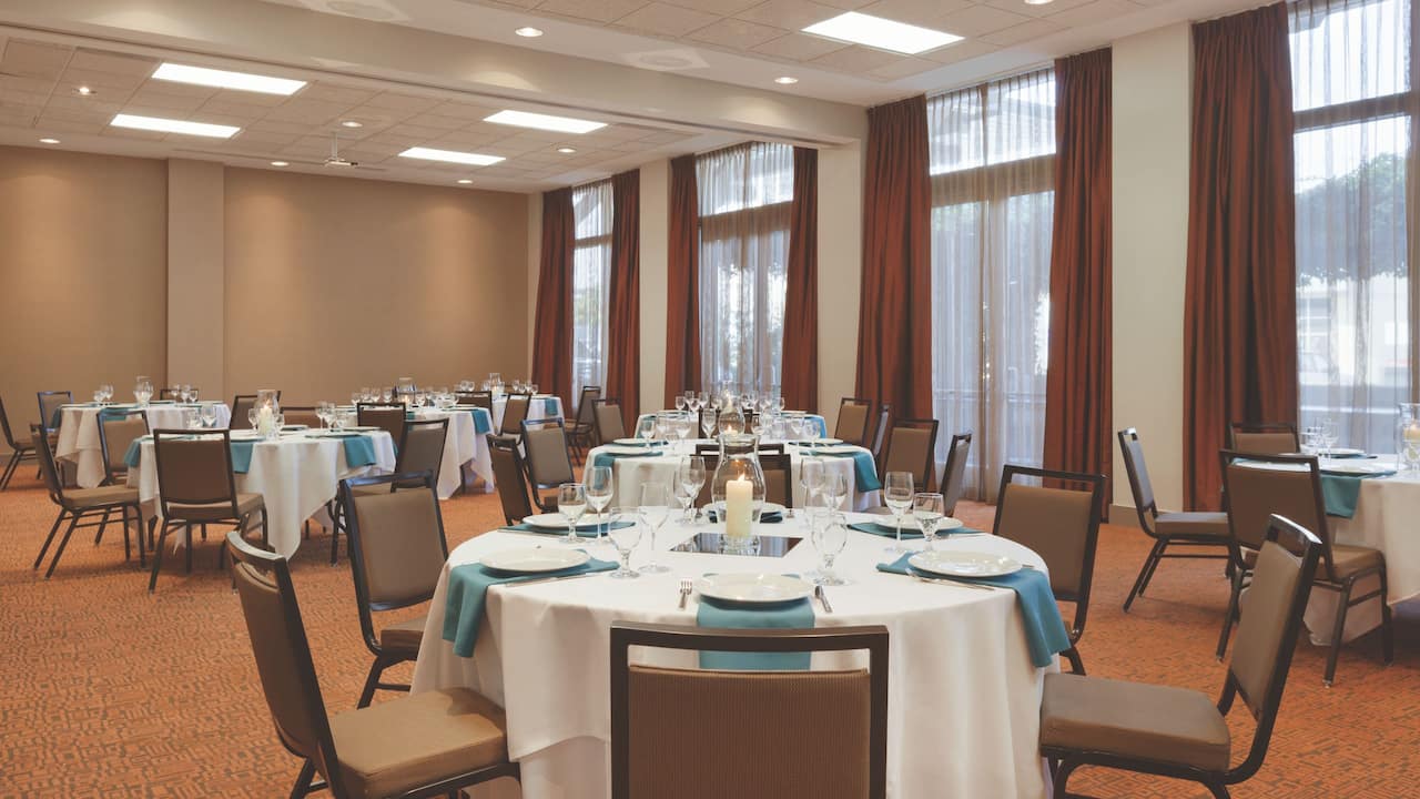 Downtown San Francisco Hotel with Meeting Space Venue Setup with Banquet Rounds at Hyatt House Emeryville / San Francisco Bay Area