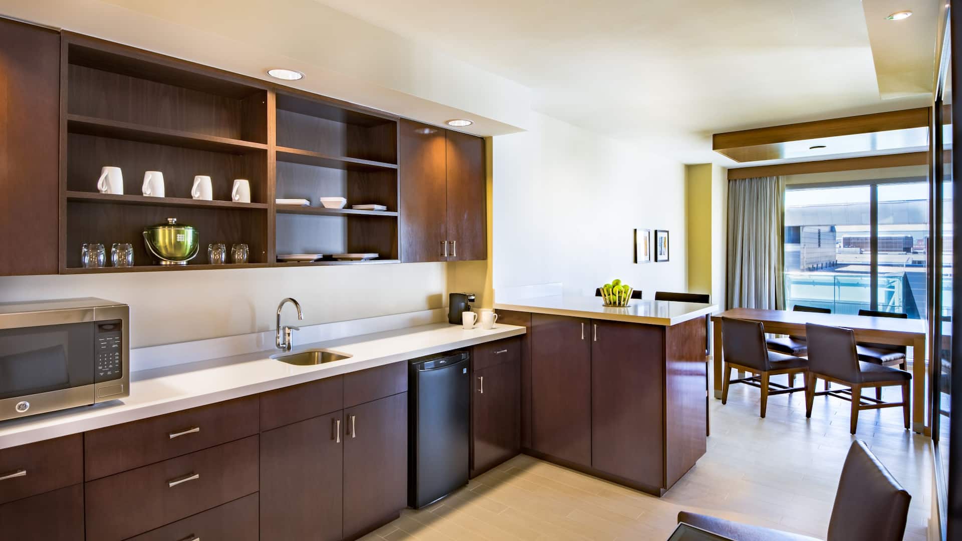Hyatt Place Washington DC/National Mall Suite Kitchen