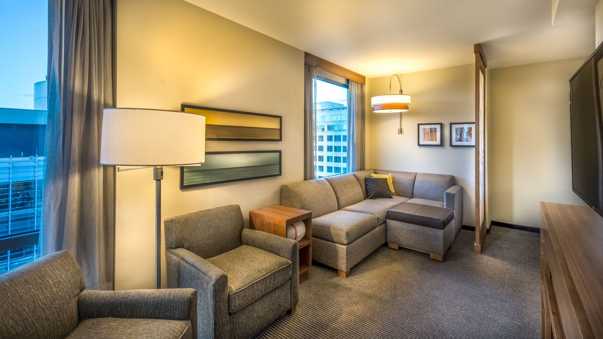 Hyatt Place Washington DC/National Mall Suite Living Room